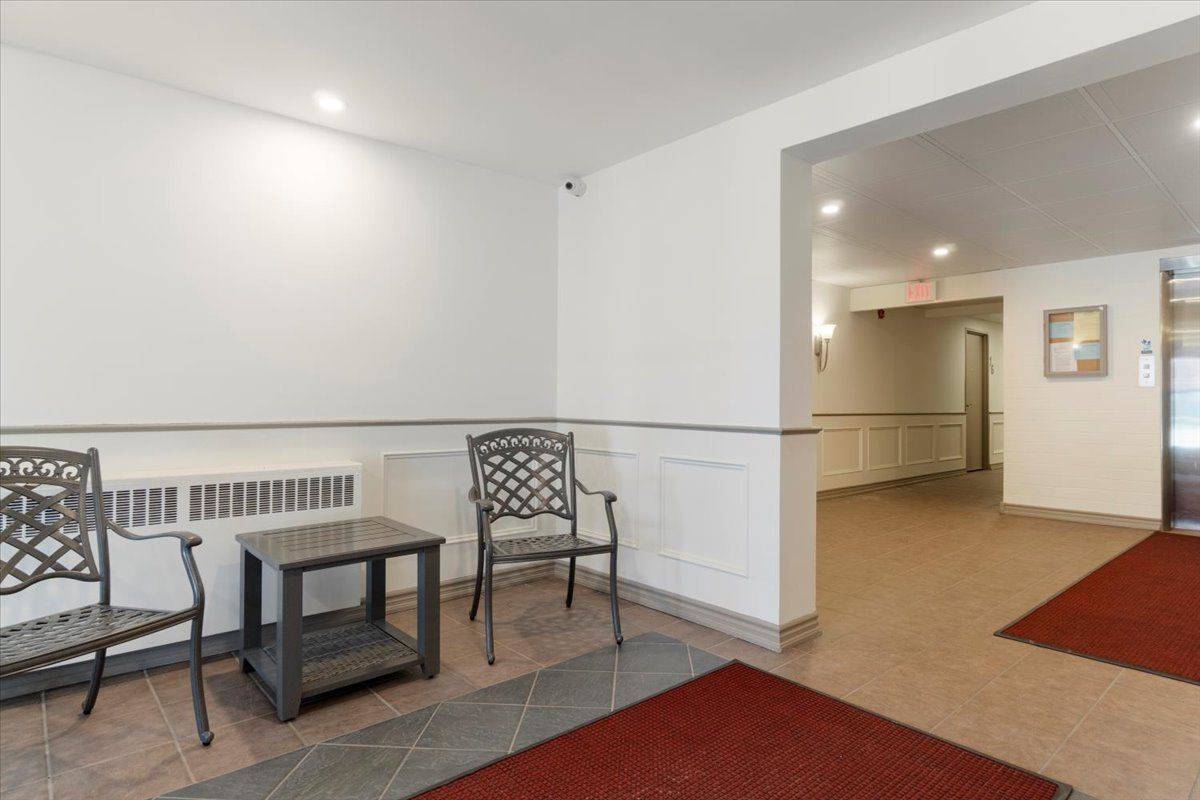 Barrie, ON L4M 3S4,2 Albert ST #43