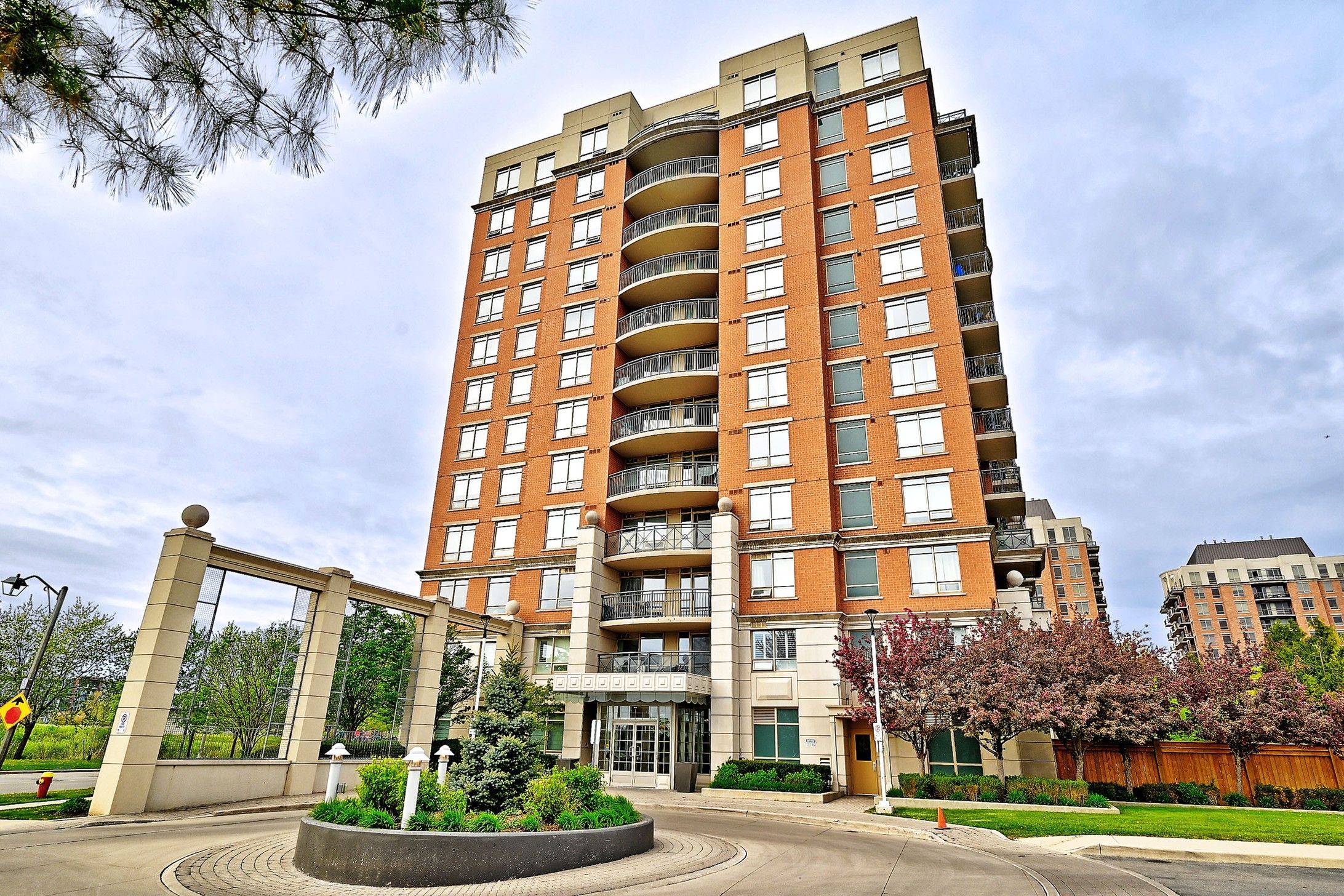 2365 CENTRAL PARK DR #1104, Oakville, ON L6H 0C7
