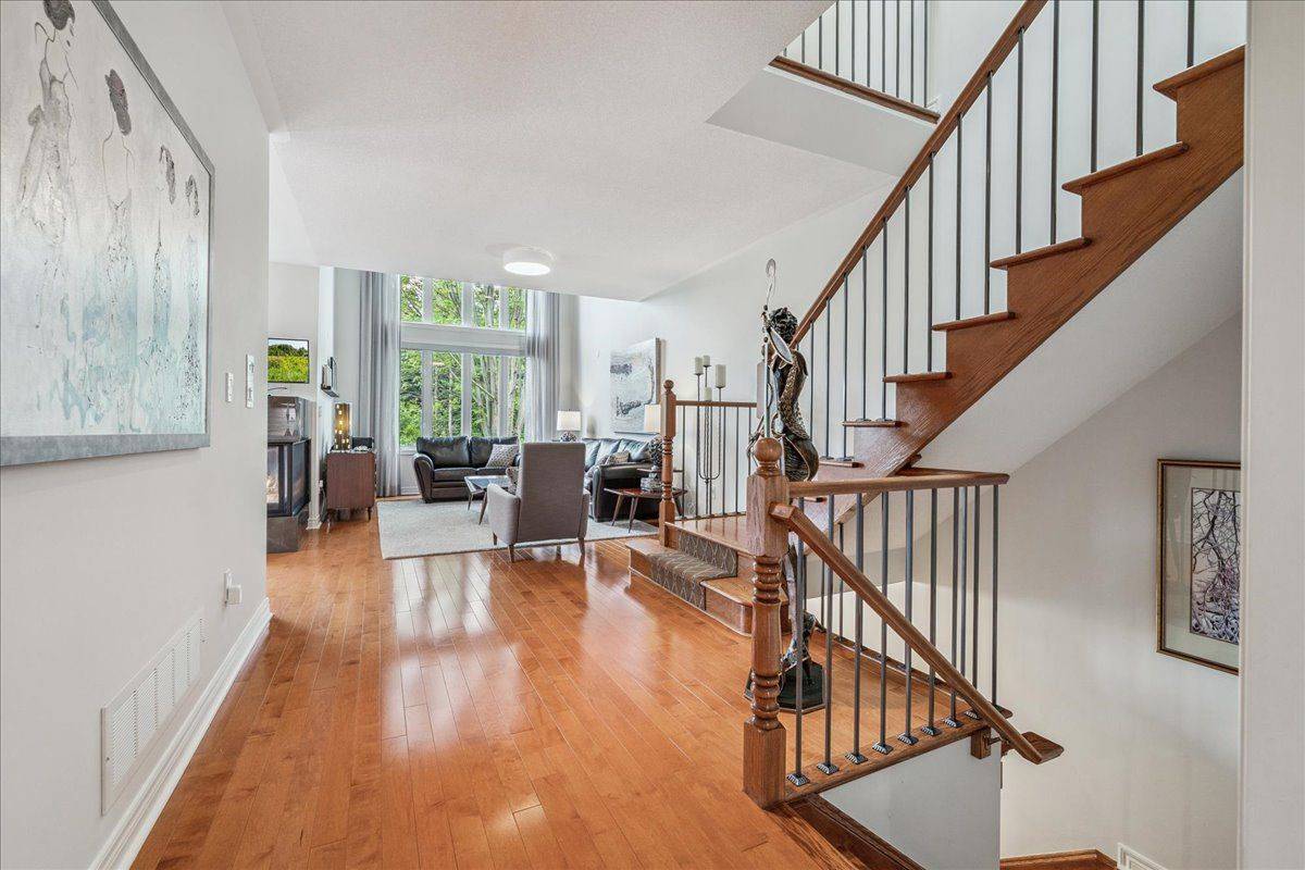 Oakville, ON L6H 7P5,2400 NEYAGAWA BLVD #26