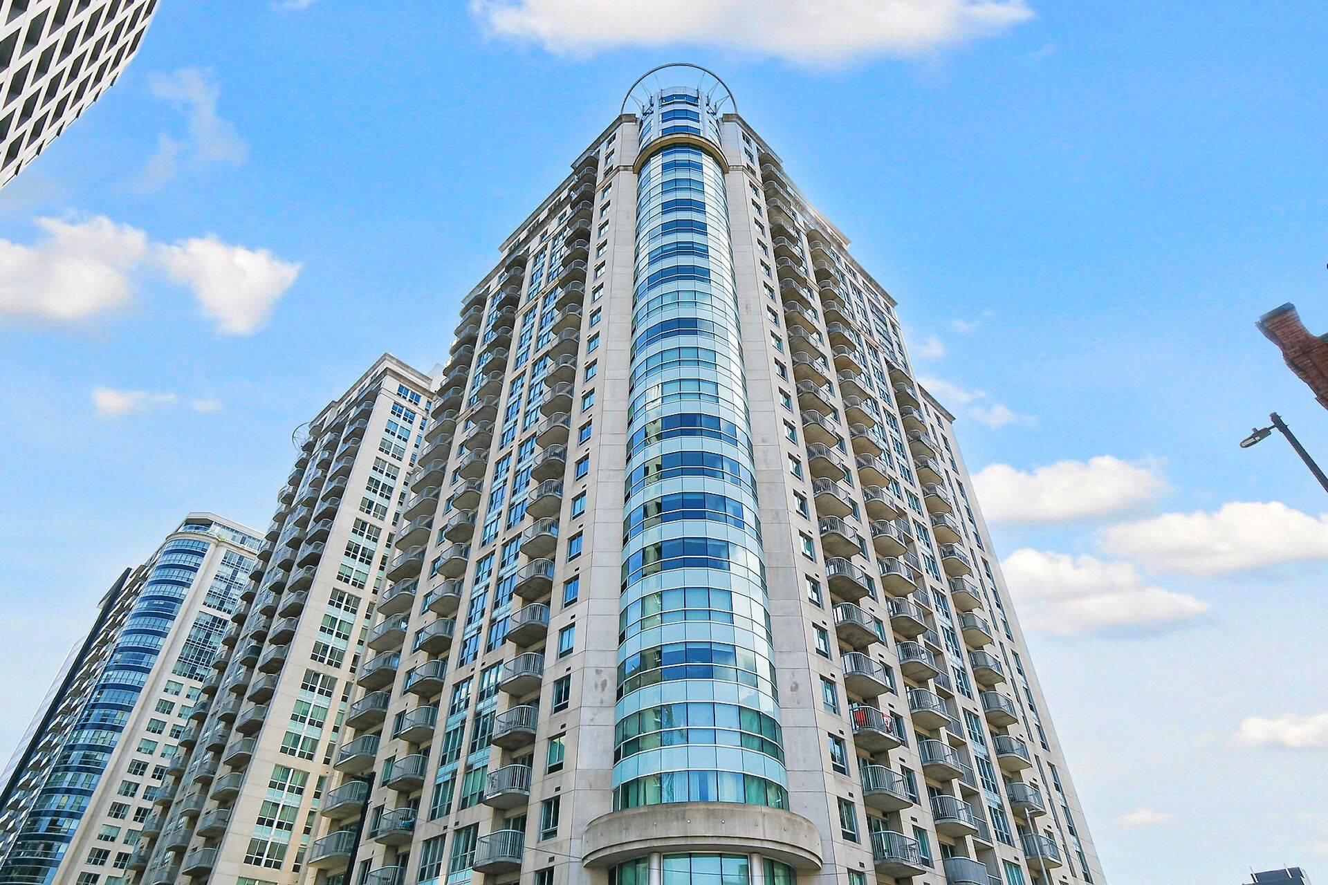 200 Rideau ST #906, Lower Town - Sandy Hill, ON K1N 5Y1