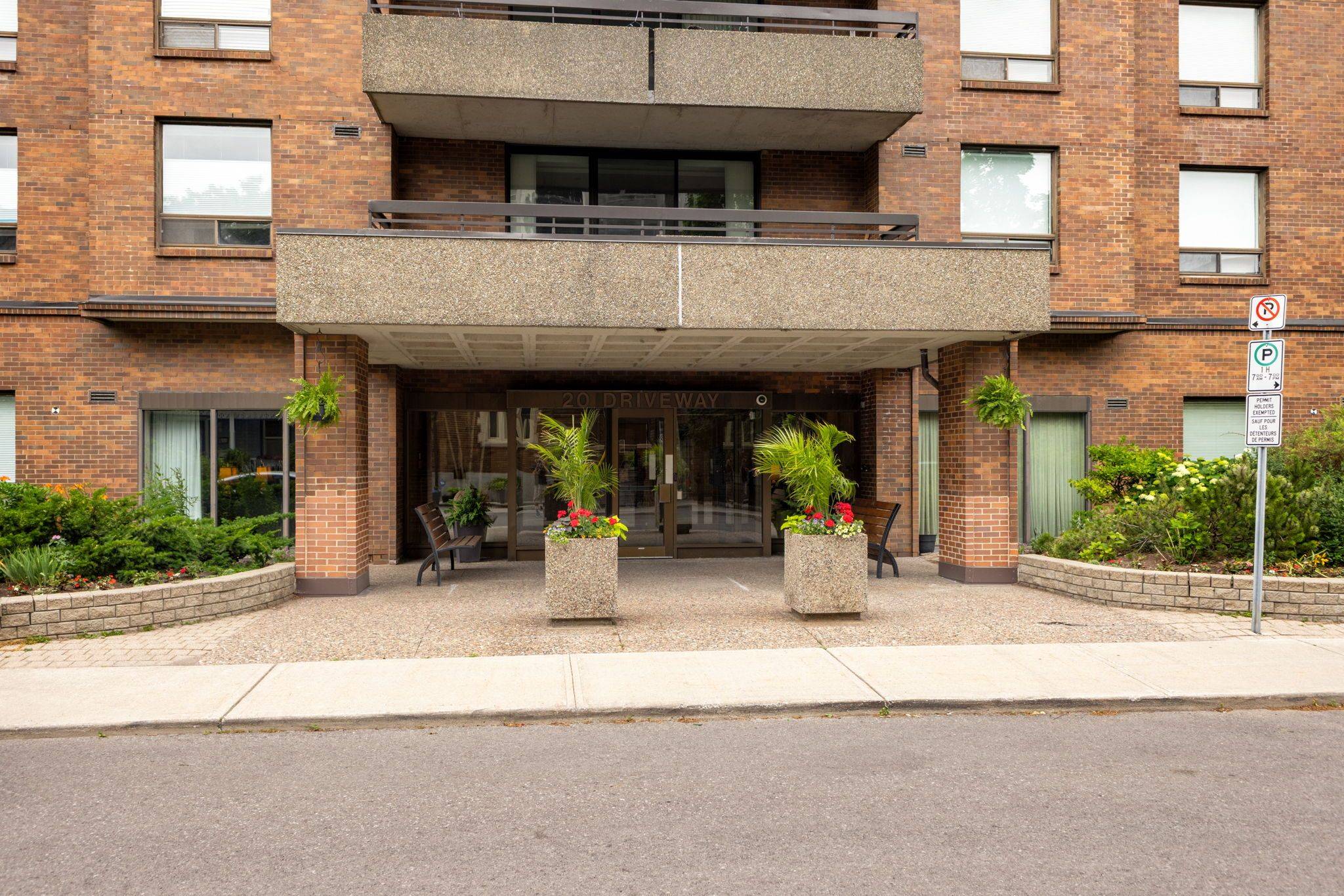 Ottawa Centre, ON K2P 1C8,20 The Driveway AVE #605