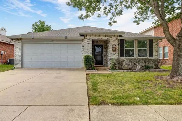1960 Lariat Drive,  Fort Worth,  TX 76247
