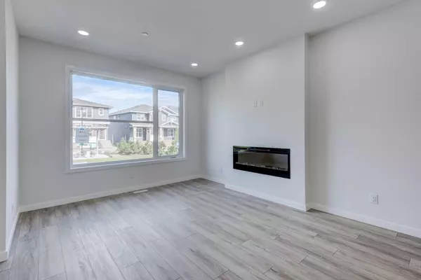 Calgary, AB T3P 1Y9,116 Herron WALK Northeast