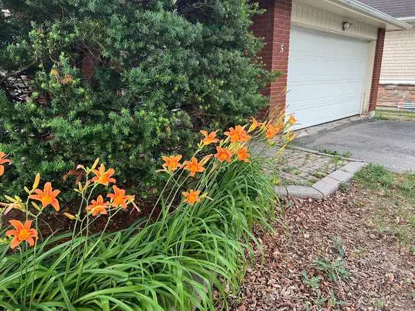 Markham, ON L3R 1Y7,5 Chant CRES
