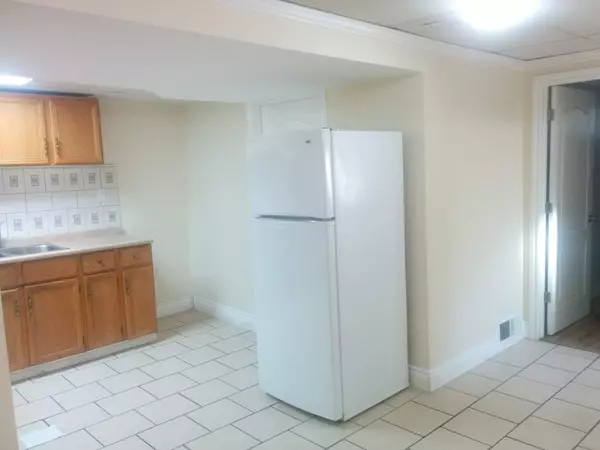 Mississauga, ON L5C 2G5,3429 Queenston DR