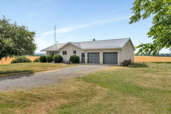 207 Carmel RD, Quinte West, ON K0K 3E0