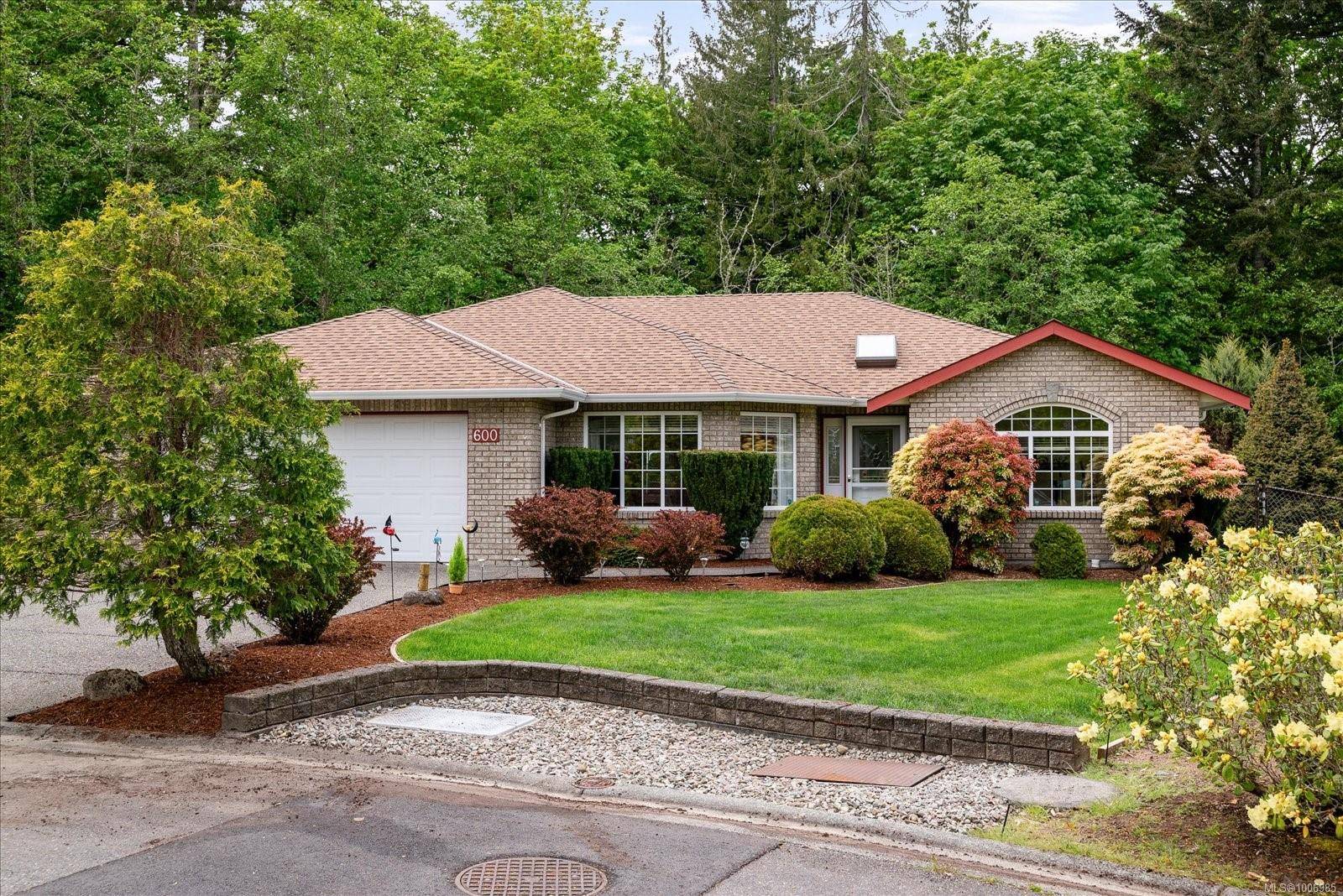 600 Hickory Pl, Qualicum Beach, BC V9K 2S1
