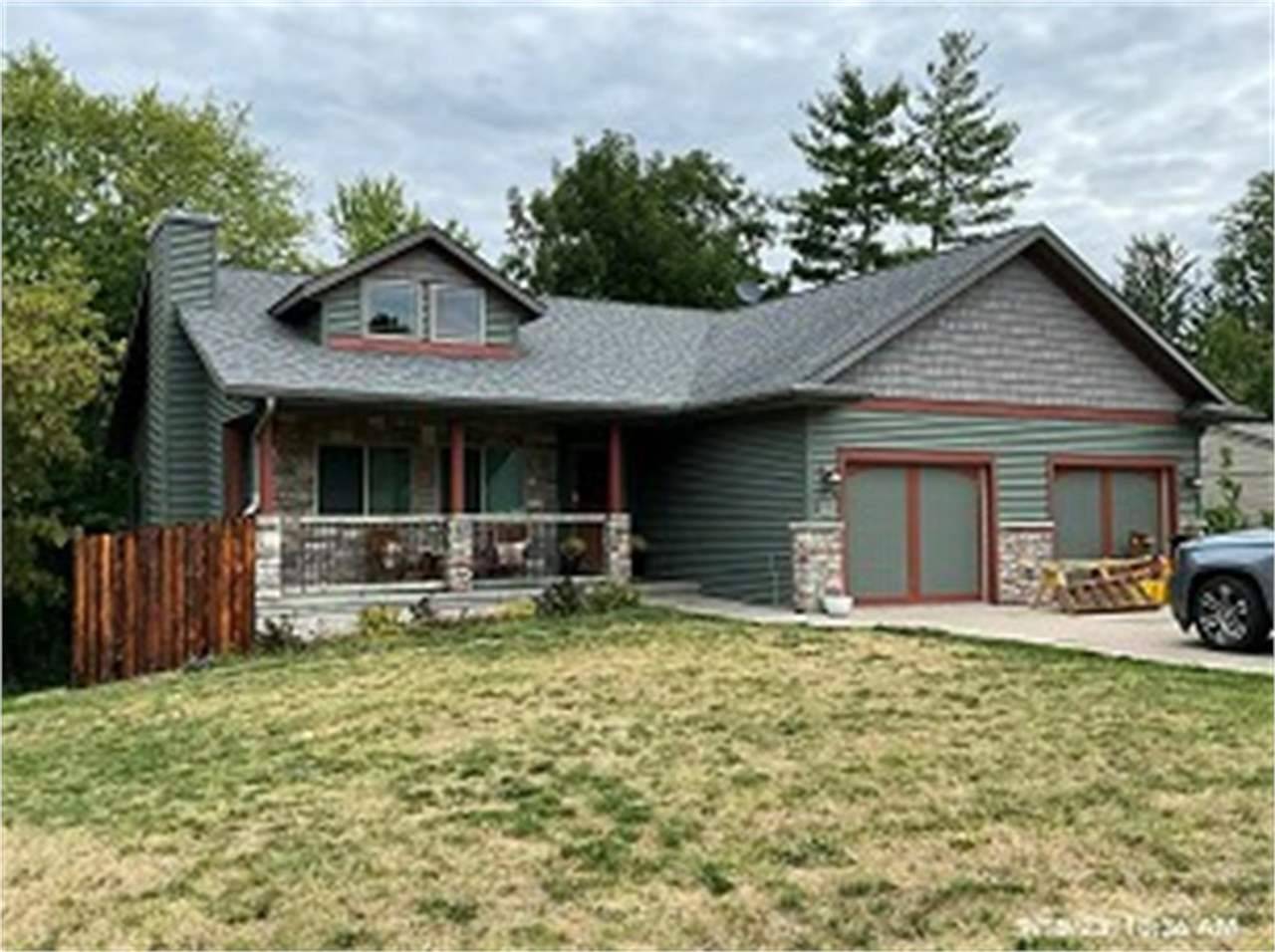 707 Holiday Road, Coralville, IA 52241