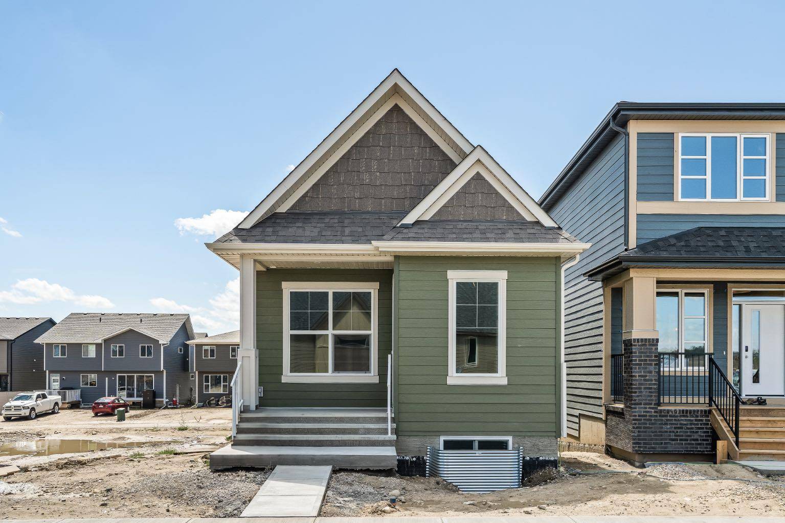 39 Royston PARK NW, Calgary, AB T3L 0M5