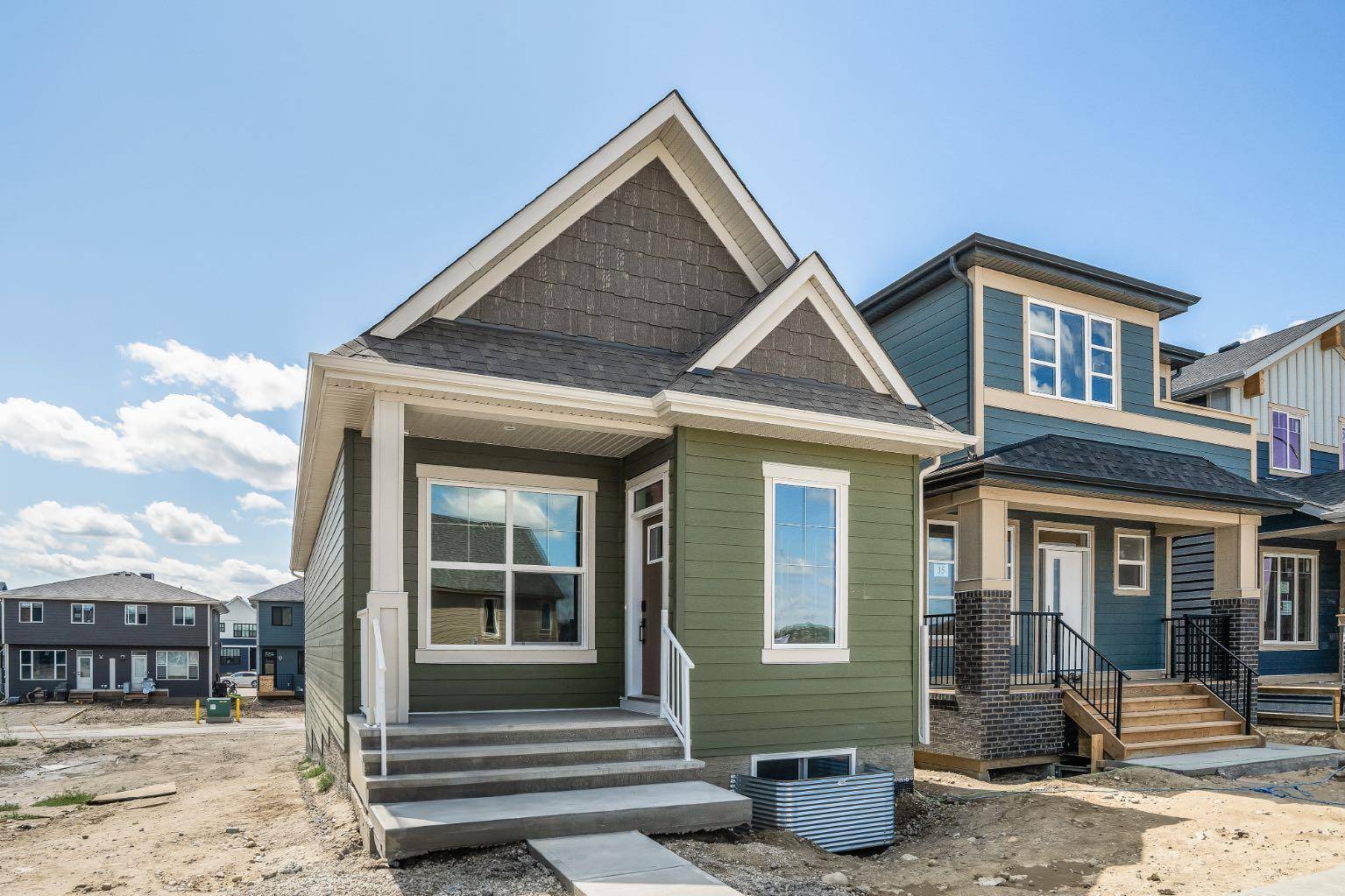 Calgary, AB T3L 0M5,39 Royston PARK NW