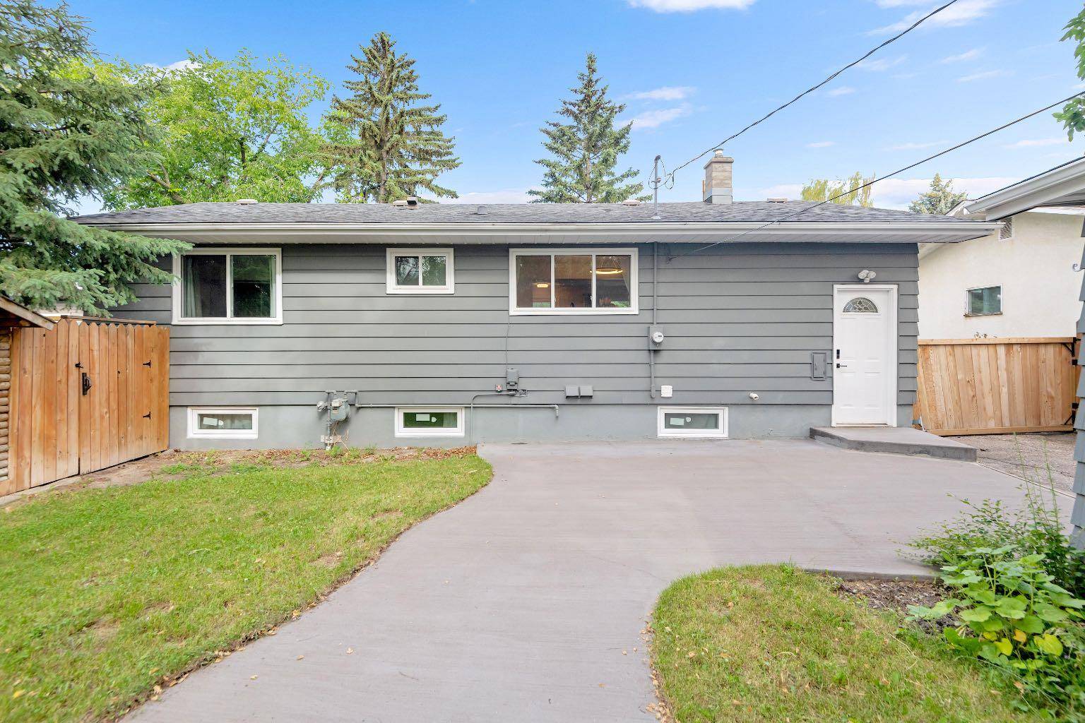 Calgary, AB T2V 1C5,8228 5 ST Southwest