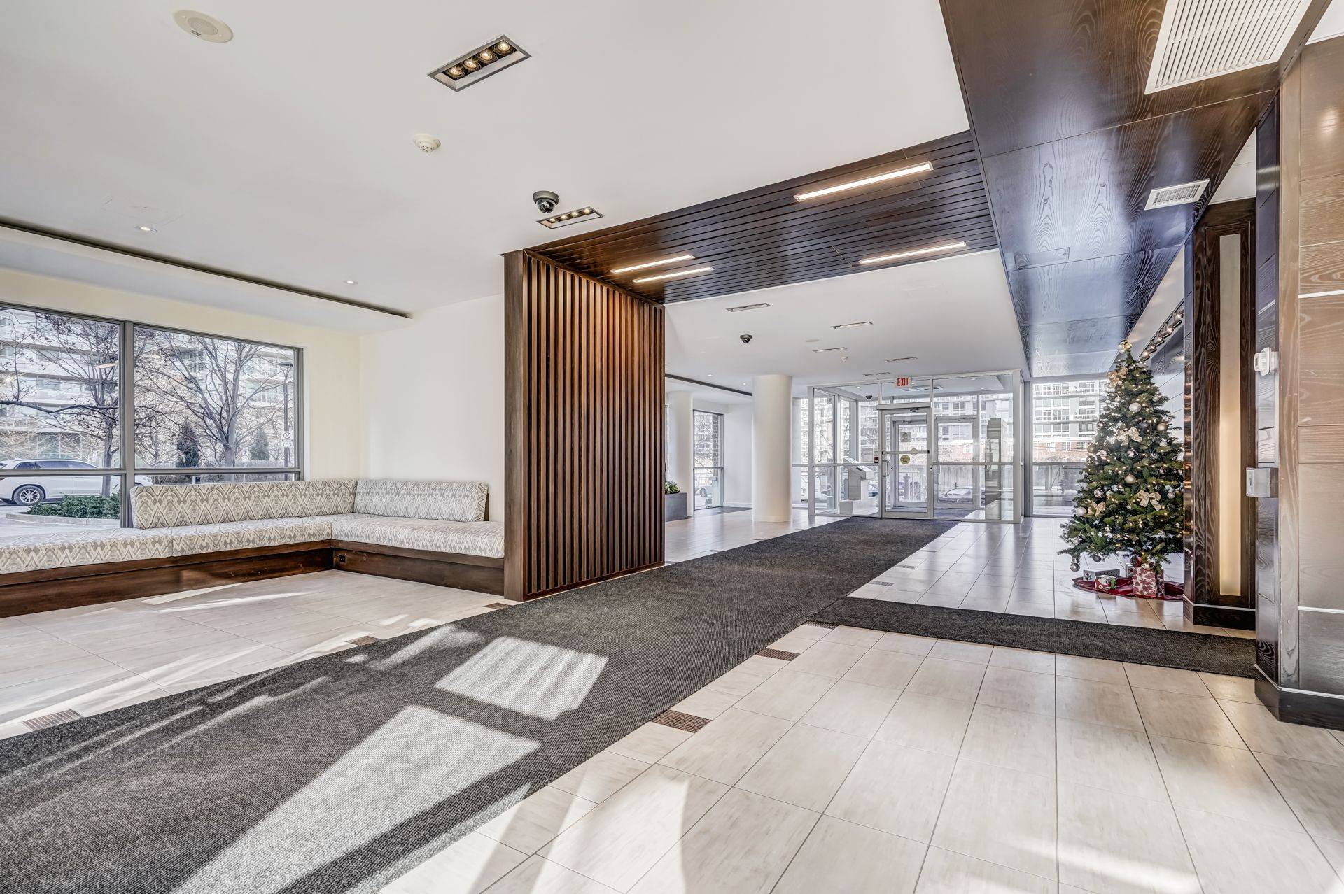 Toronto C01, ON M6K 3S1,80 Western Battery RD #801