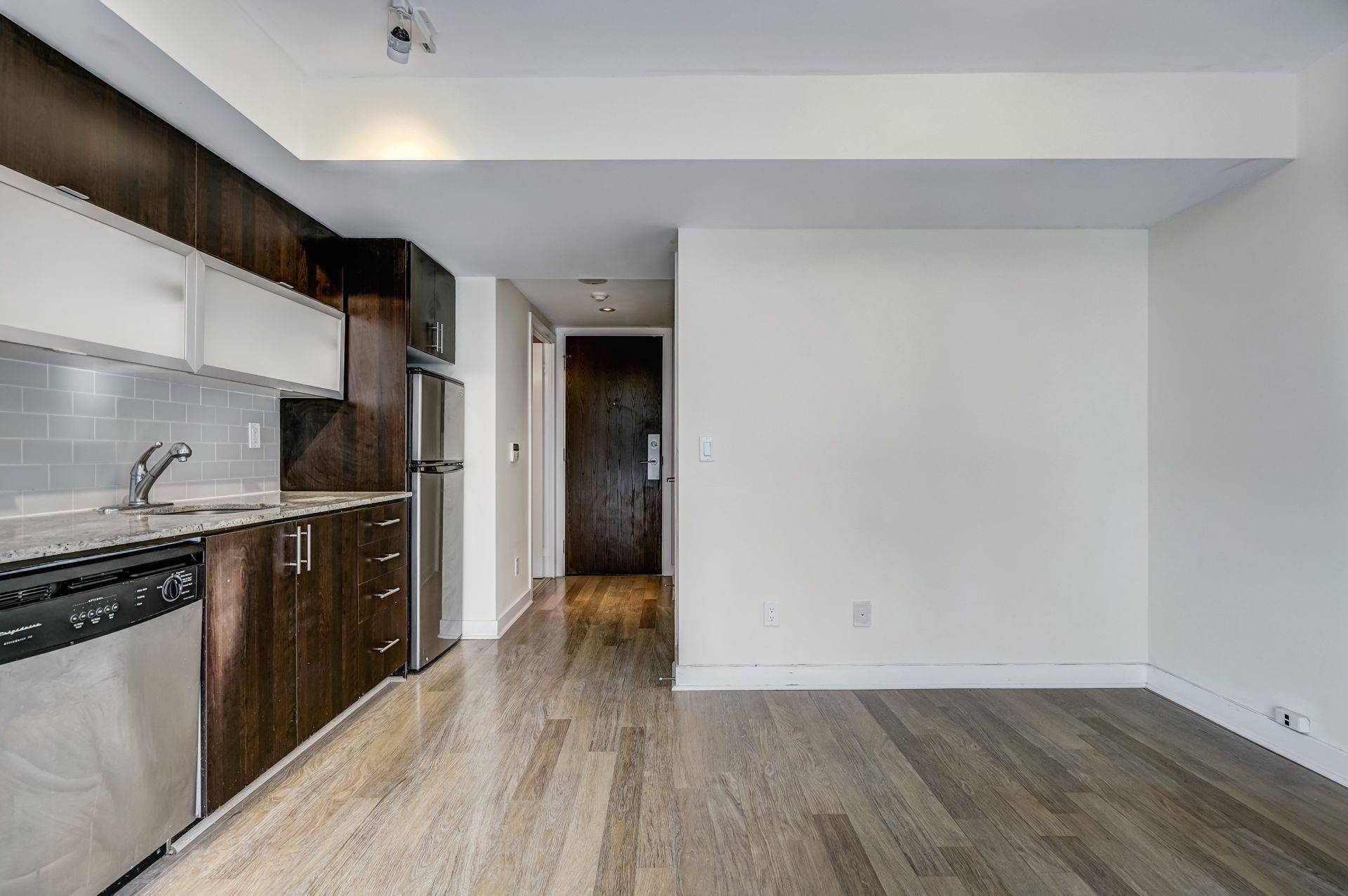 Toronto C01, ON M6K 3S1,80 Western Battery RD #801
