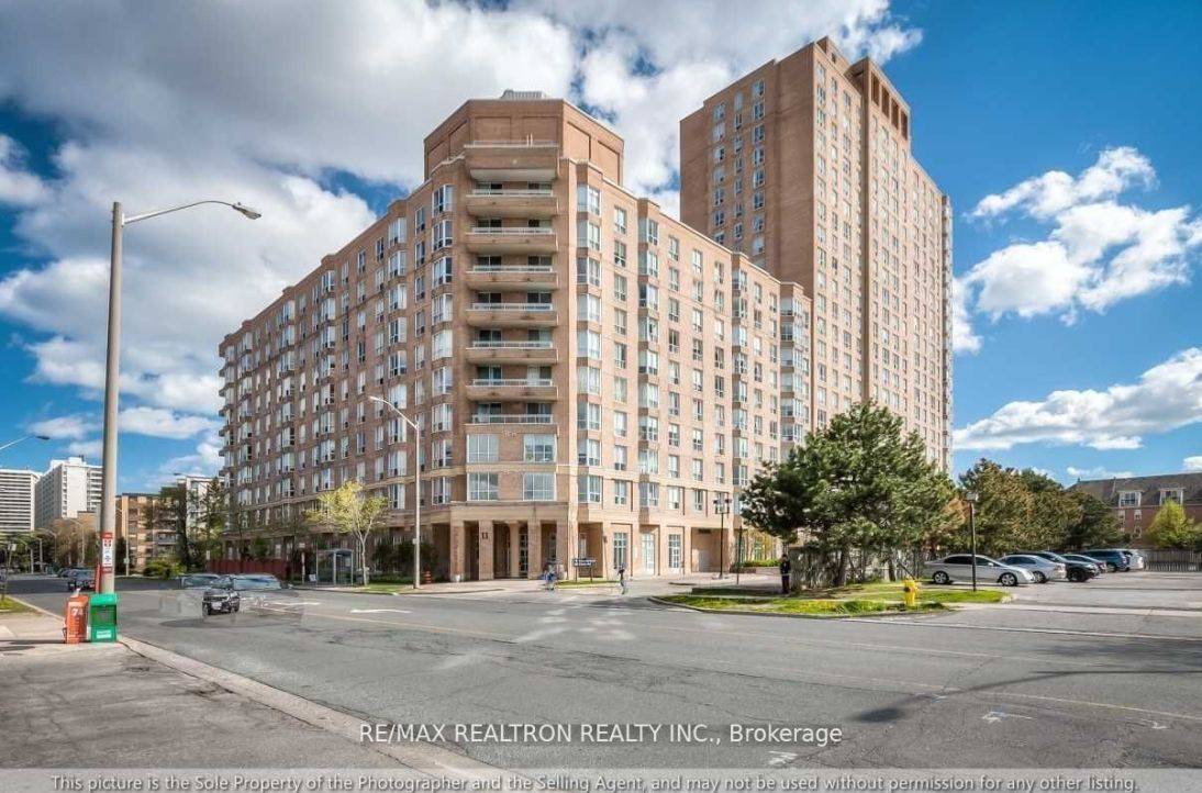 11 Thorncliffe Park DR #313, Toronto C11, ON M4H 1P3
