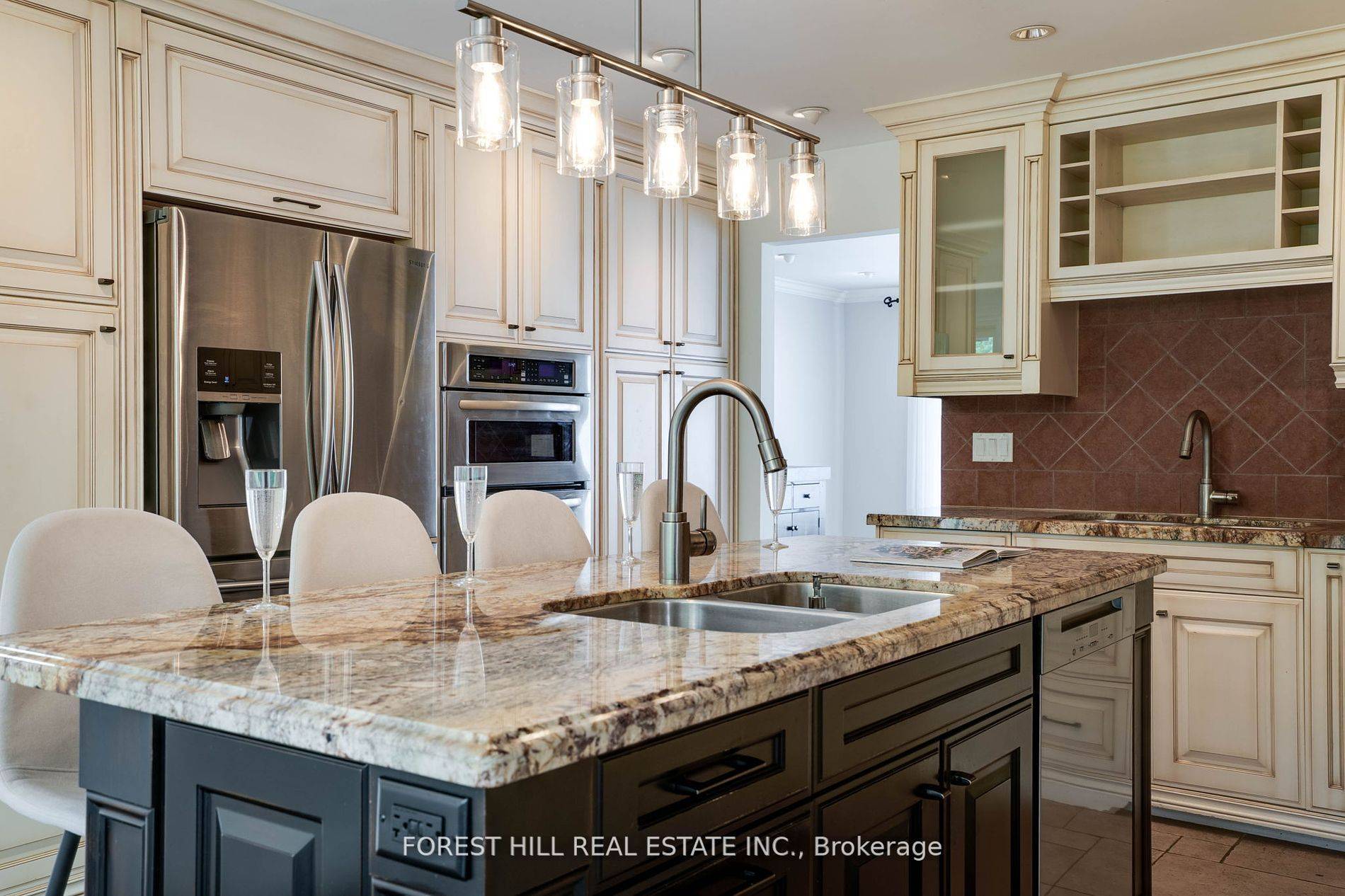 244 Waterloo AVE, Toronto C06, ON M3H 3Z4