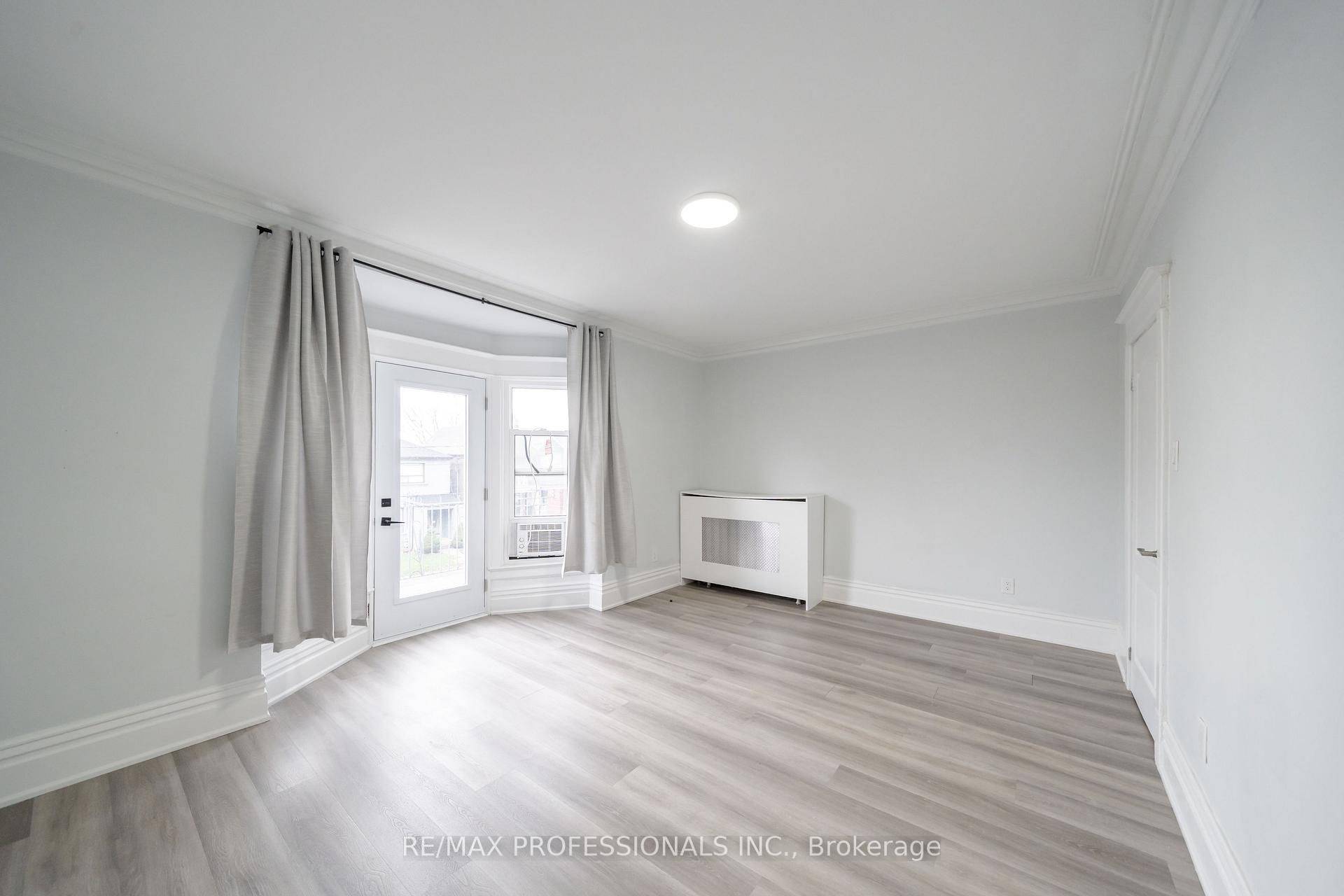 Toronto C03, ON M6E 2V3,223 Oakwood AVE #2nd+3rd