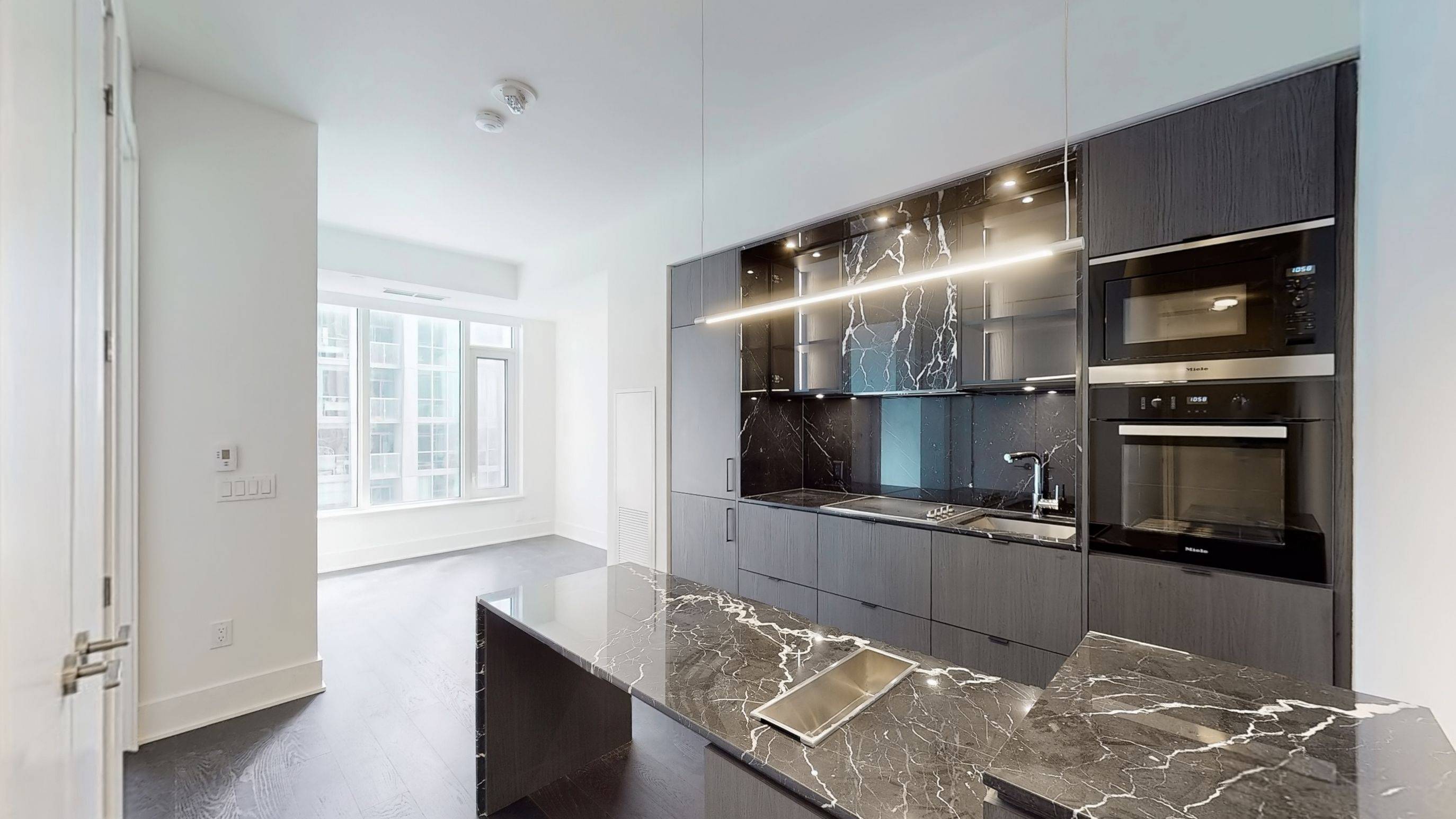 Toronto C02, ON M4W 1L2,11 Yorkville AVE #4405