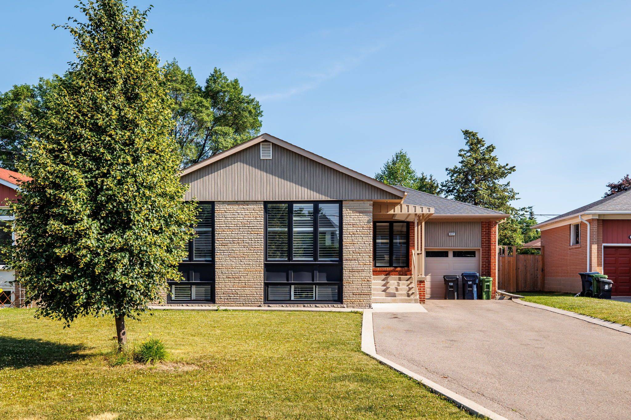 207 Searle AVE, Toronto C06, ON M3H 4B6