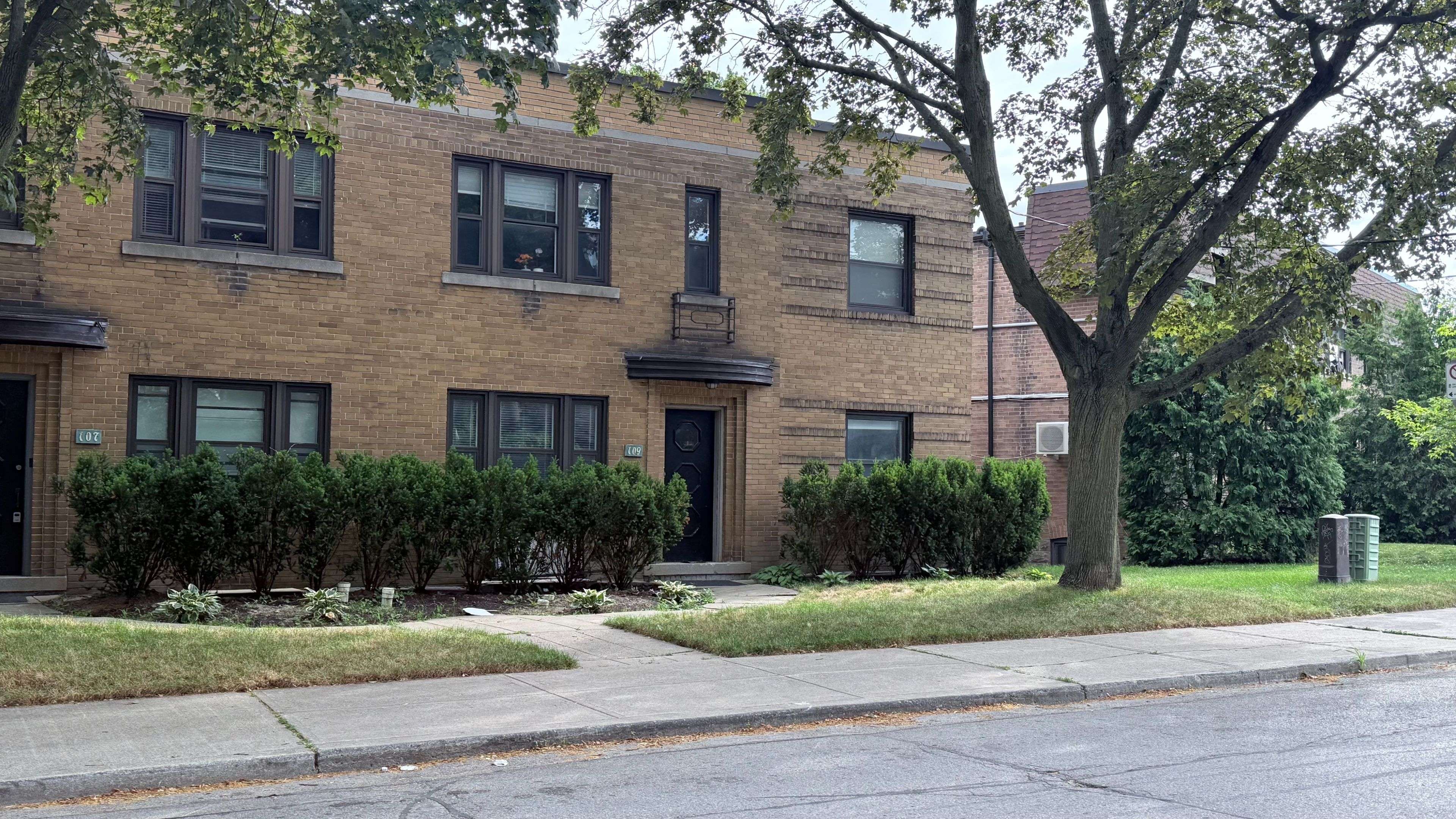 109 Chatsworth DR #Main, Toronto C04, ON M4R 1R8