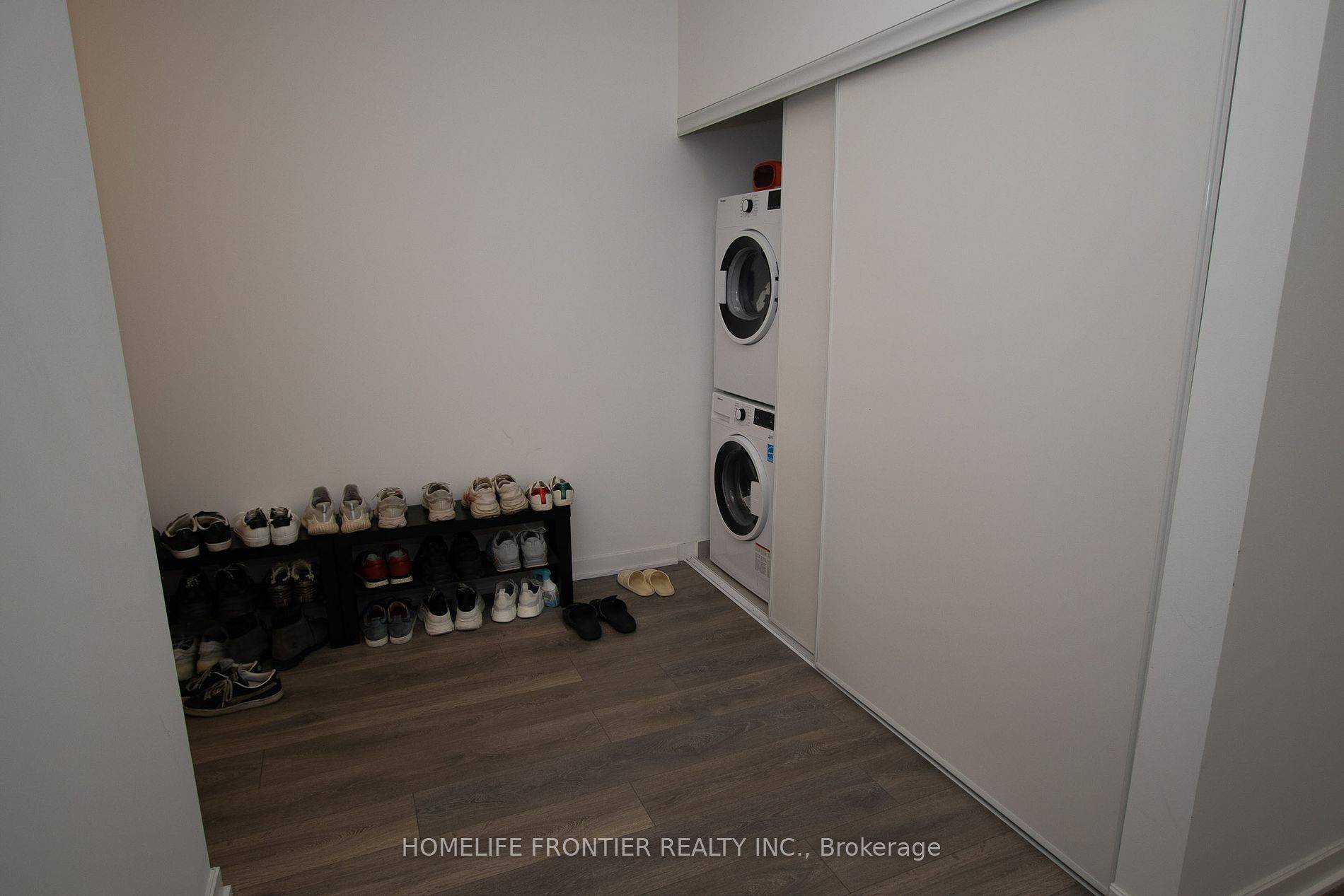 Toronto C15, ON M2J 1M1,38 Forest Manor RD #315