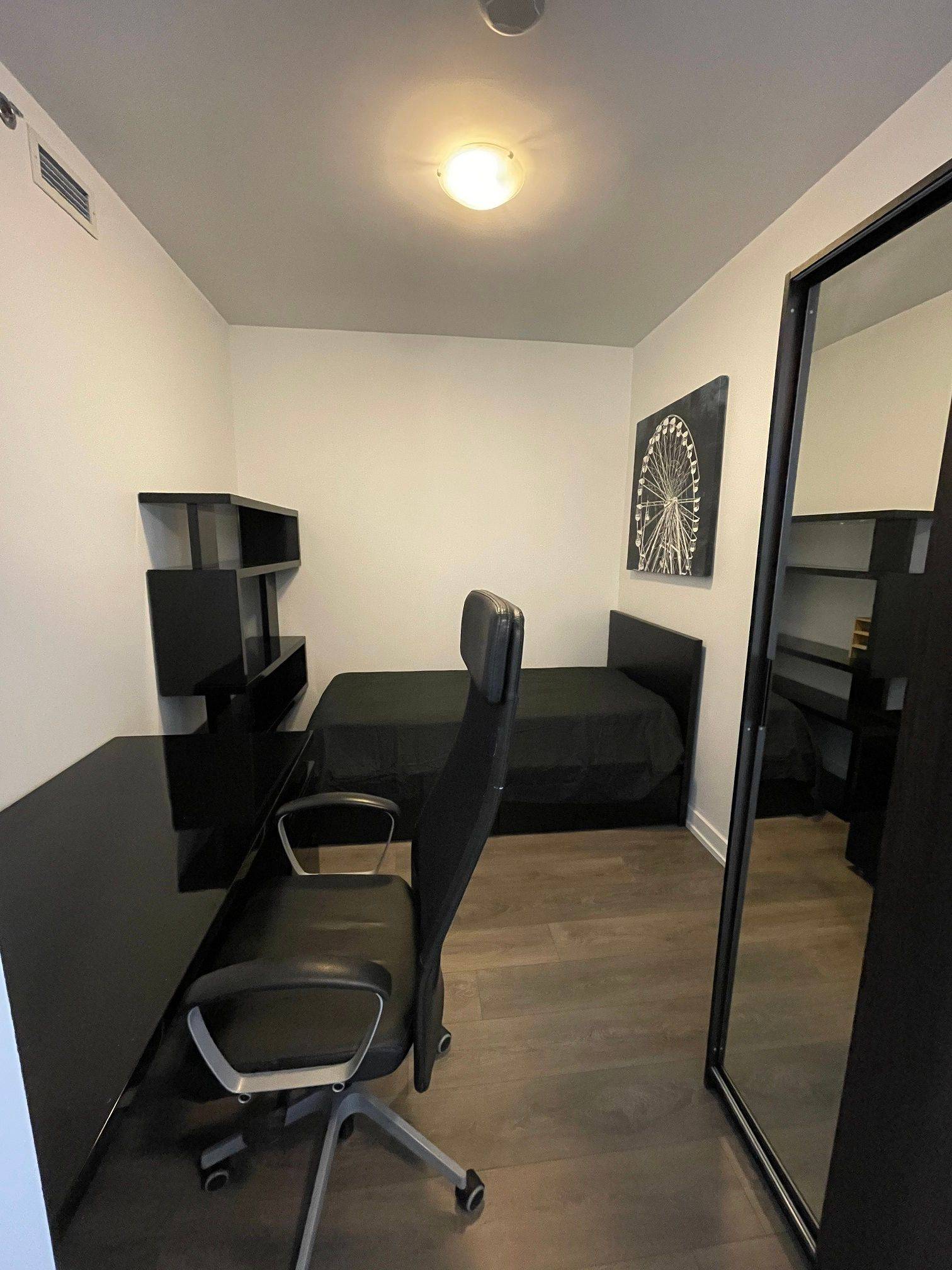 Toronto C01, ON M5G 1S9,426 University AVE #Ph301