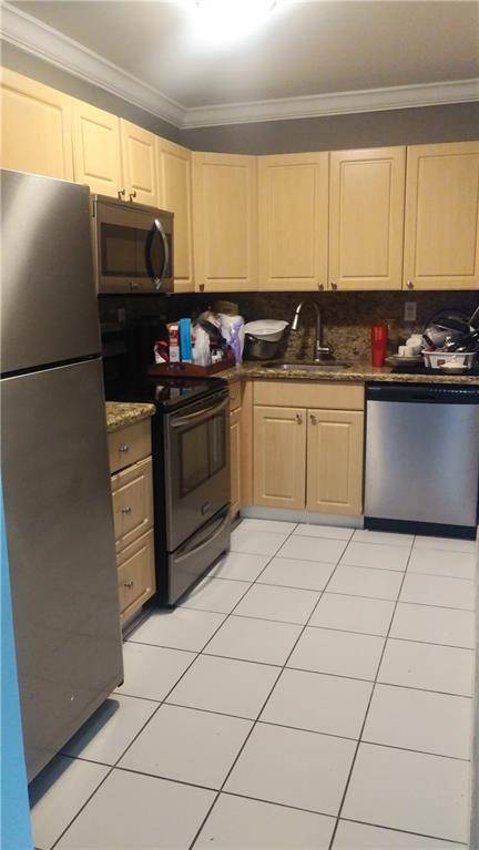 Plantation, FL 33324,405 S Pine Island Rd #114D