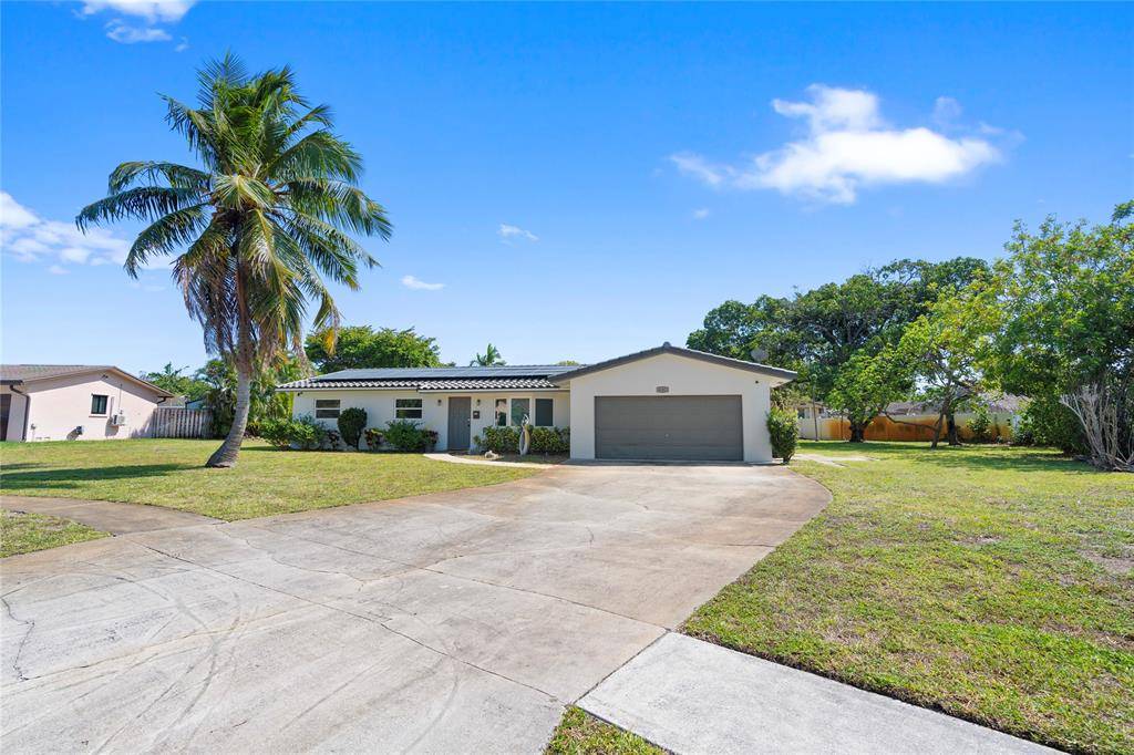 4050 E Edgewood Pl, Coconut Creek, FL 33066