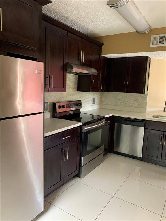 Coral Springs, FL 33067,8891 Wiles Rd #308