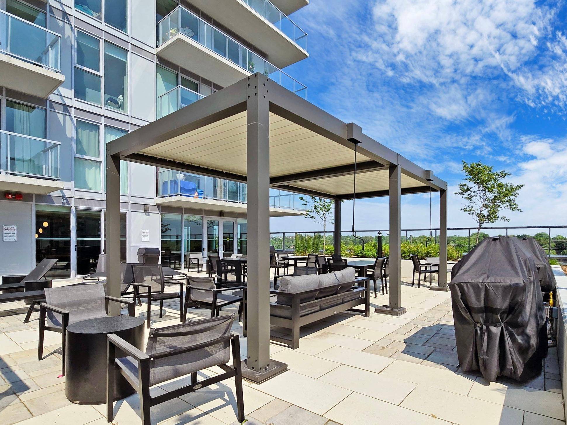 185 Deerfield RD #1212, Newmarket, ON L3Y 0G7