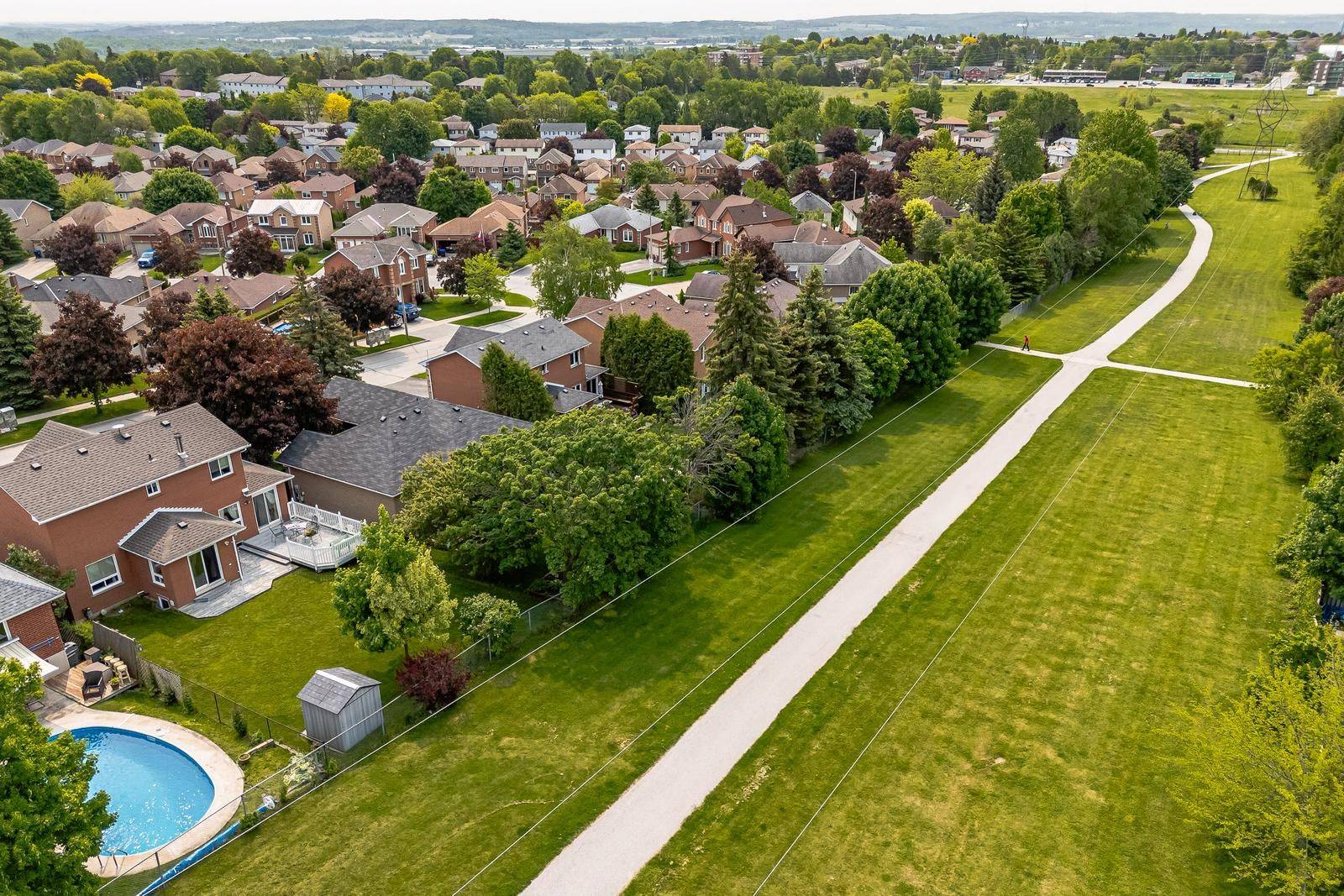 Bradford West Gwillimbury, ON L3Z 2Y2,47 Mills CT
