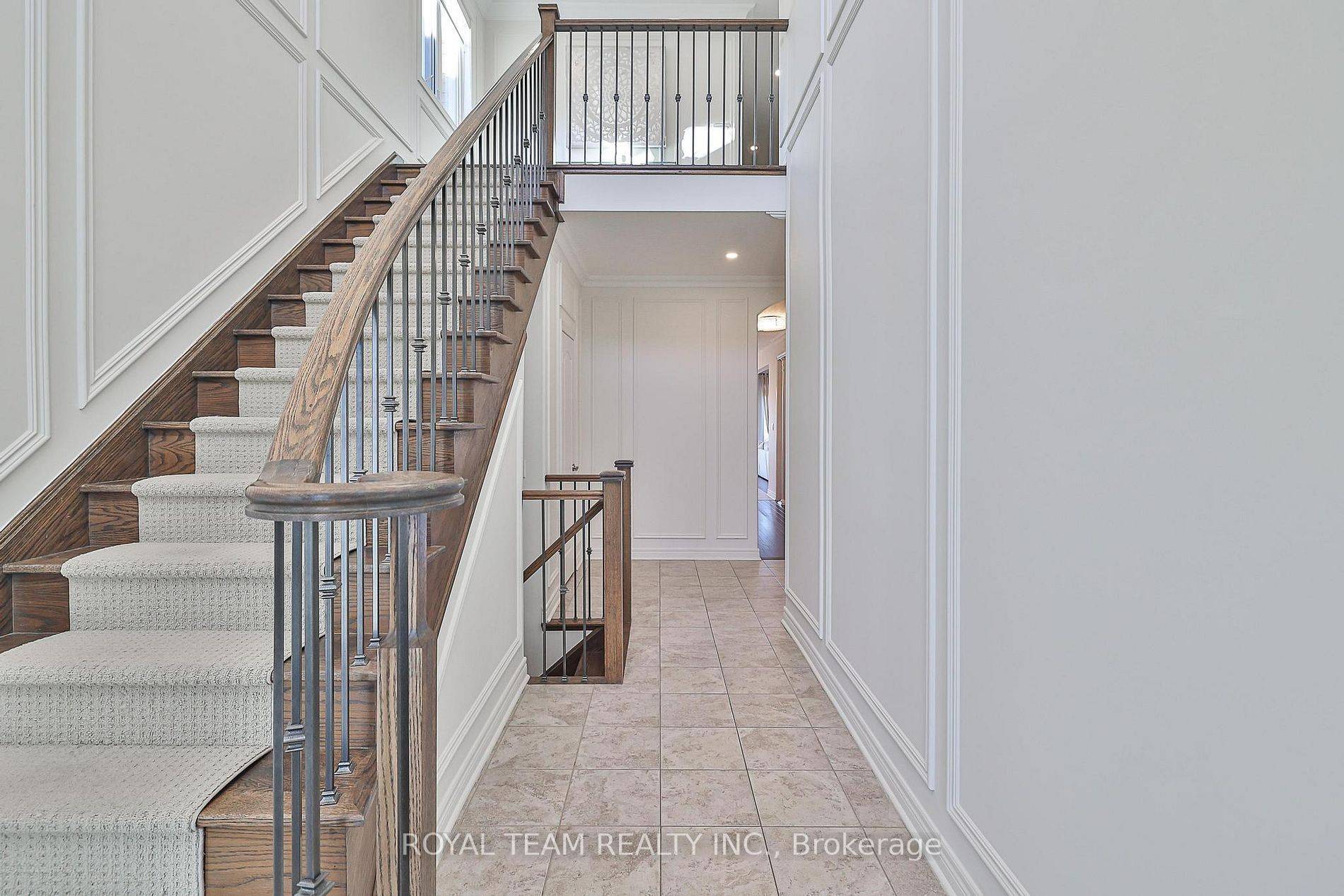 227 Frederick Curran LN, Newmarket, ON L3X 0B9