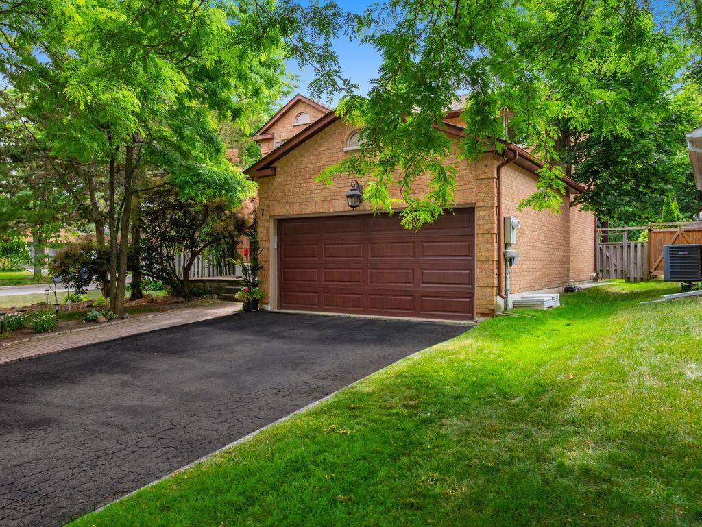 7 Moffat CRES, Aurora, ON L4G 4Z6