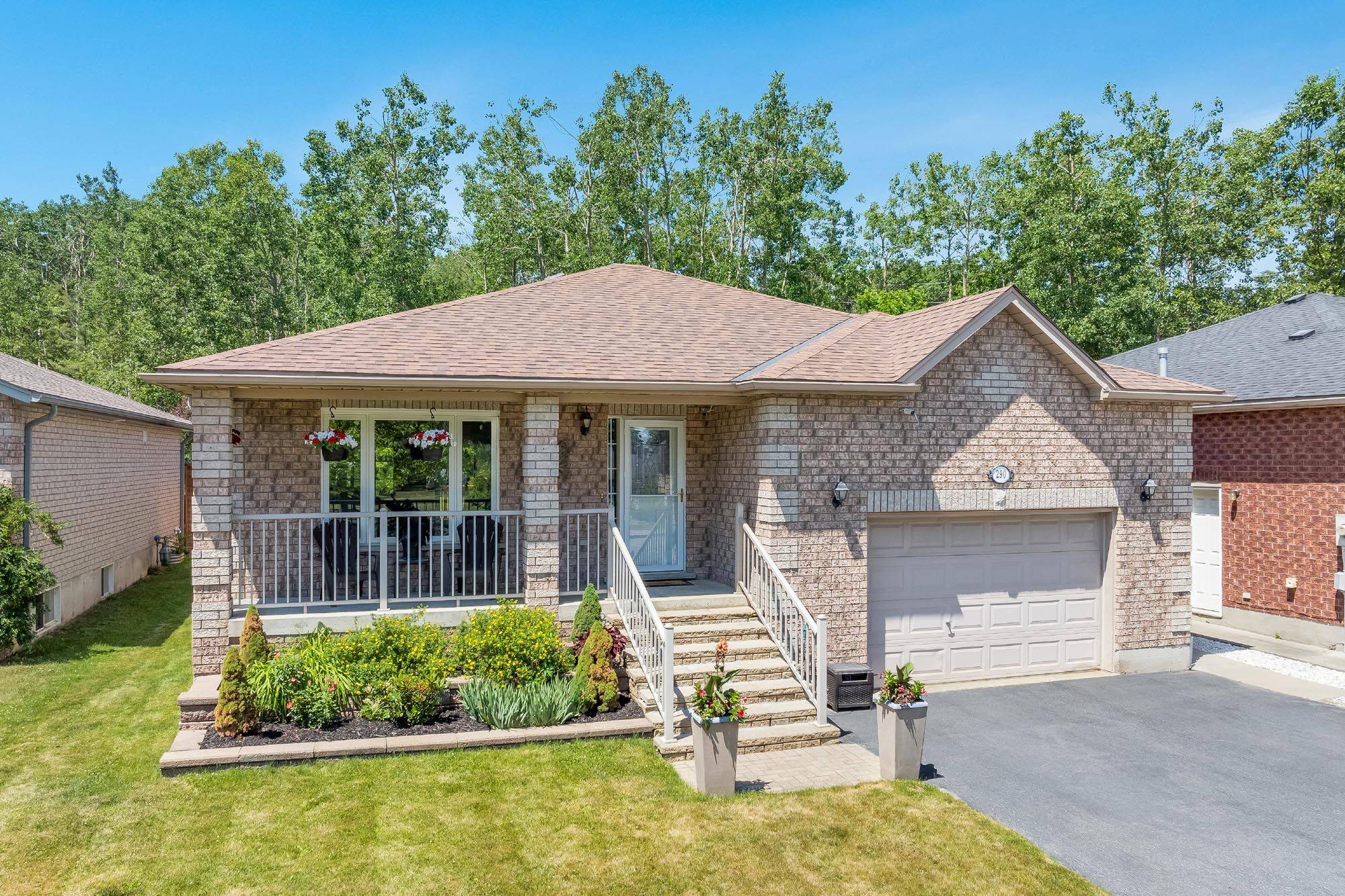 290 Edgehill DR, Barrie, ON L4N 9X4