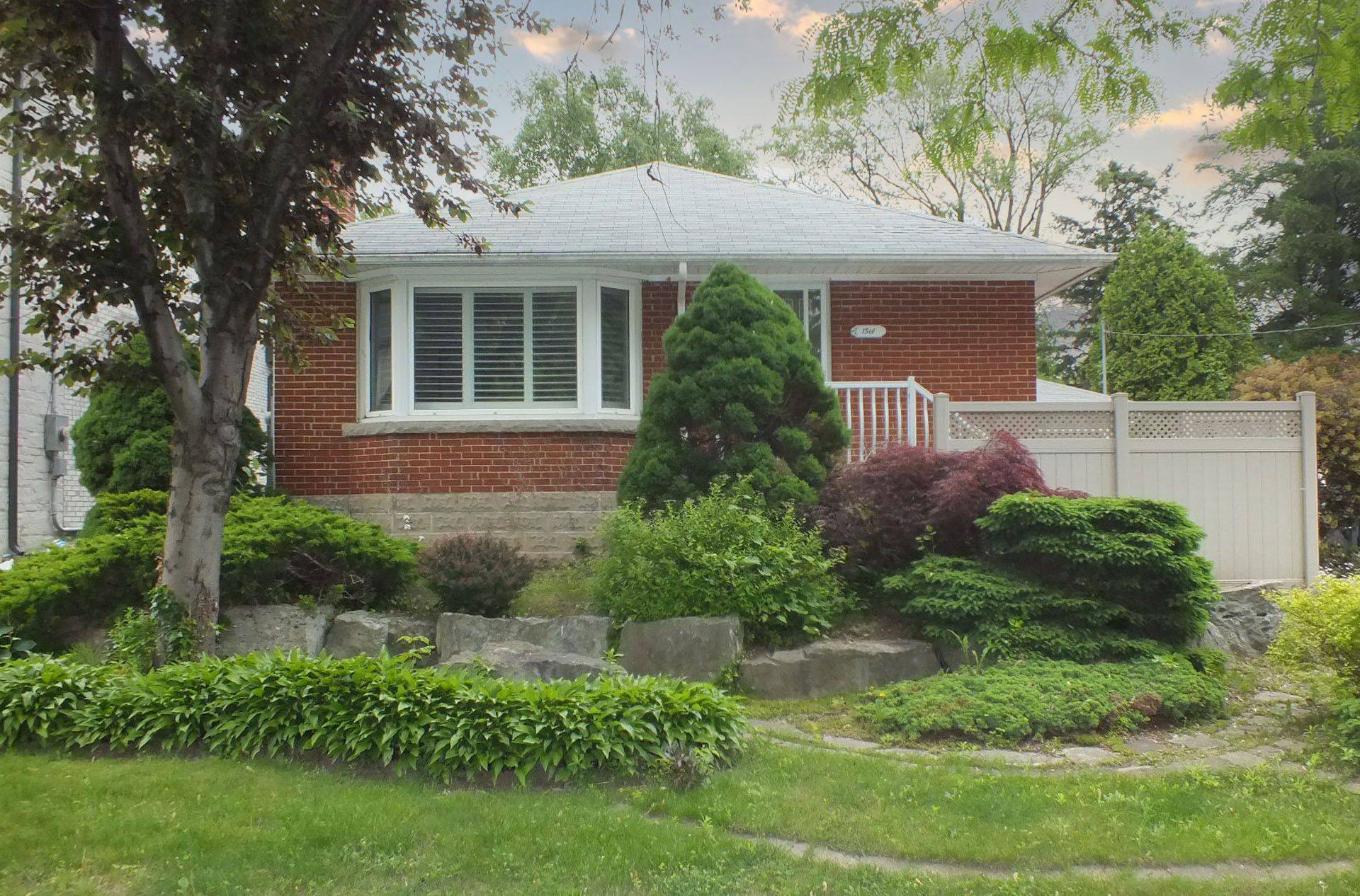 Mississauga, ON L5G 4B3,1361 Kenmuir AVE