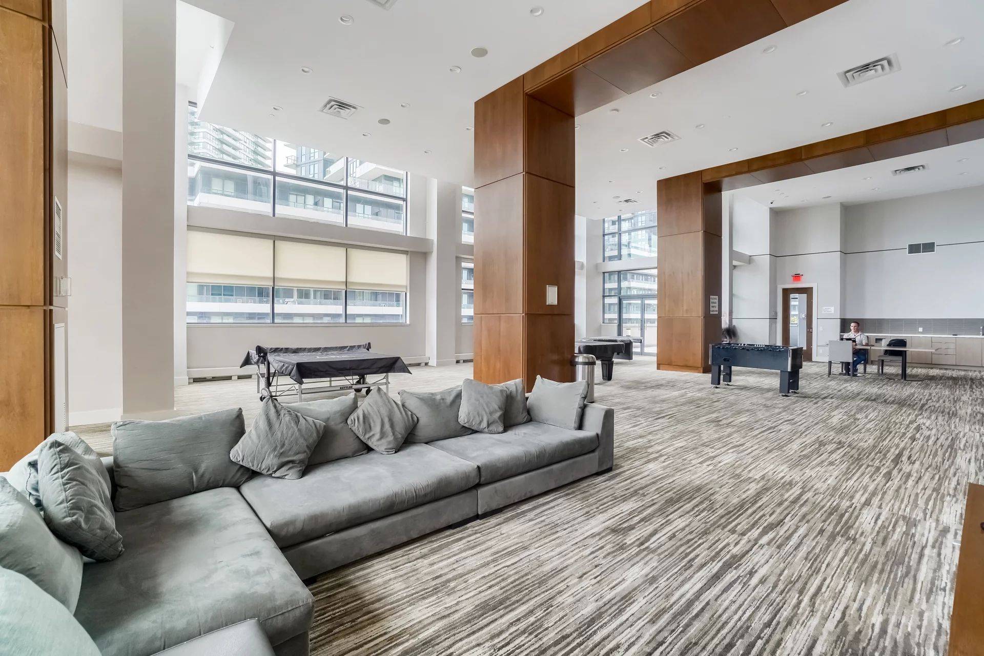 Toronto W06, ON M8V 0C2,2212 Lakeshore BLVD #3308