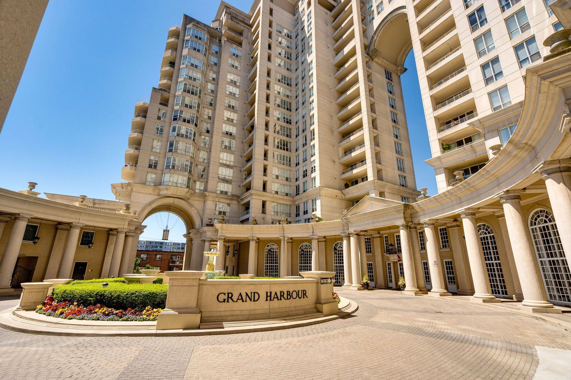 2287 Lake Shore BLVD W #205, Toronto W06, ON M8V 3Y1