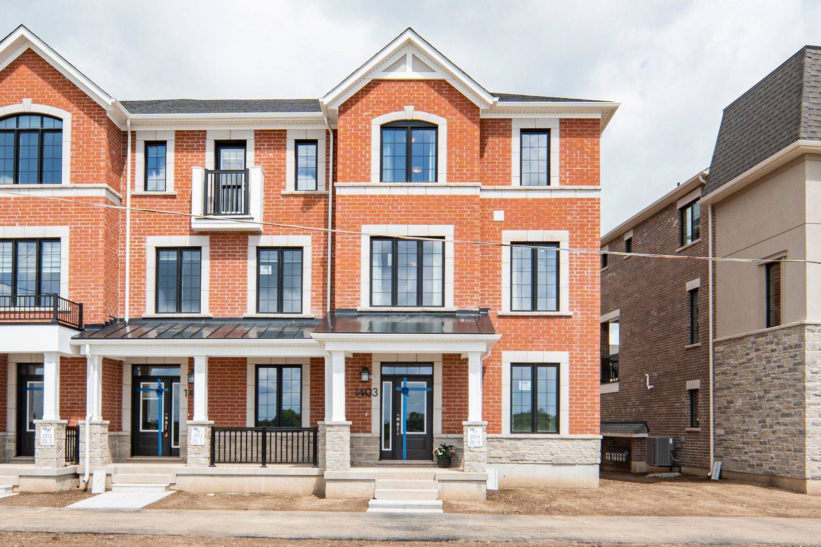 1403 William Halton Pkwy, Oakville, ON L6M 5N8