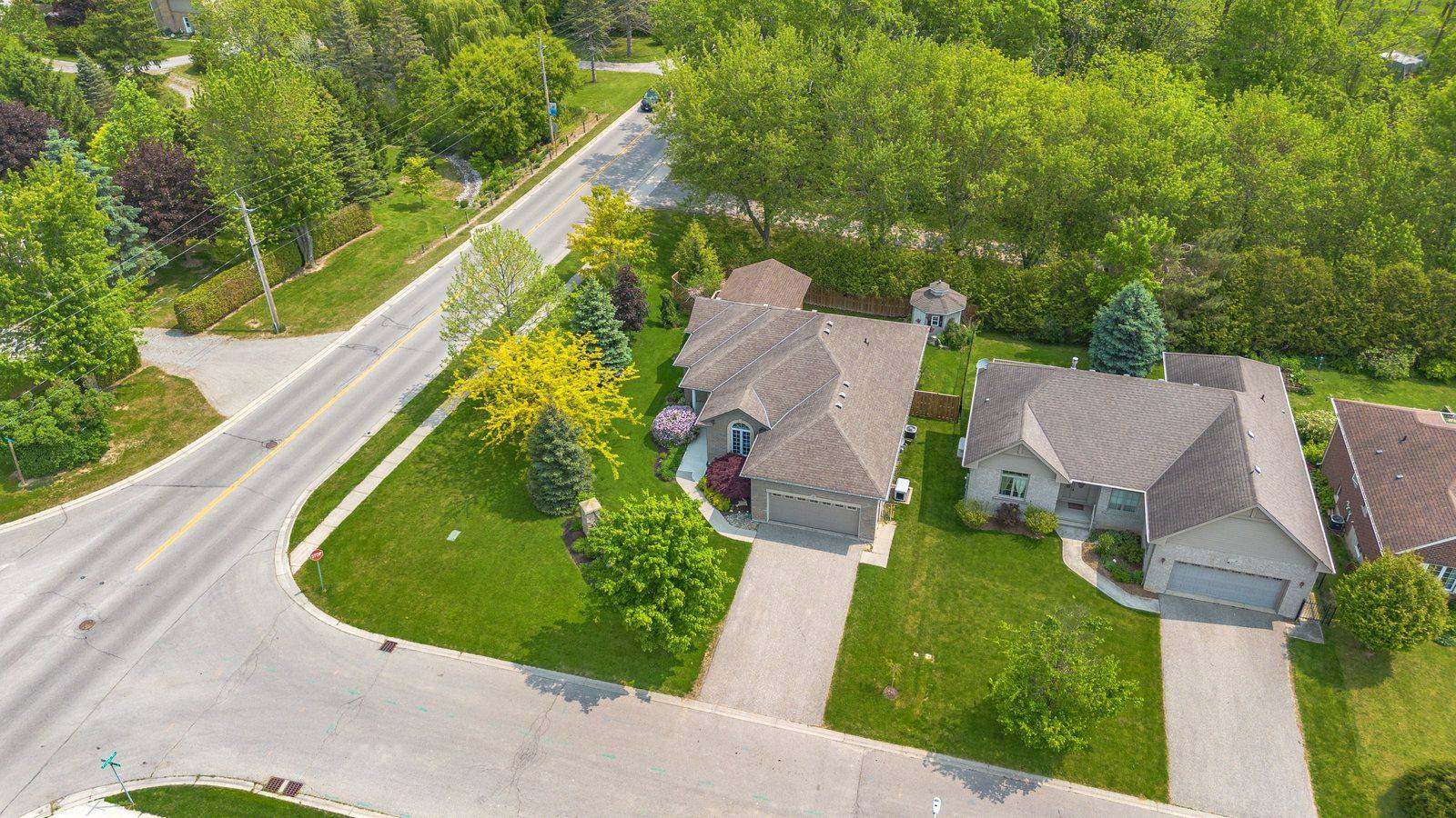 Norfolk, ON N0E 1M0,2 Hunter DR S