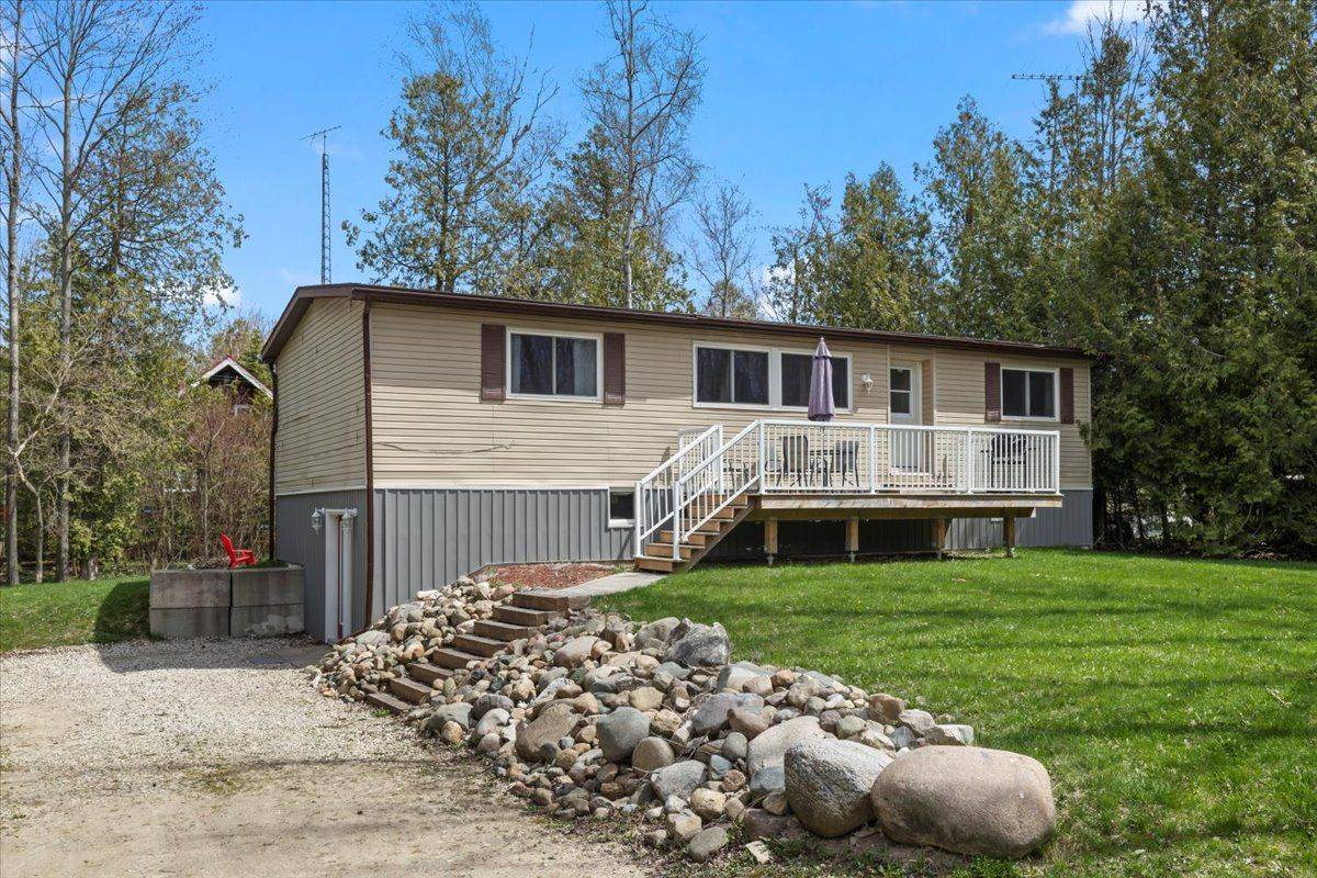 184 Scotts Point RD, Kincardine, ON N0G 2T0