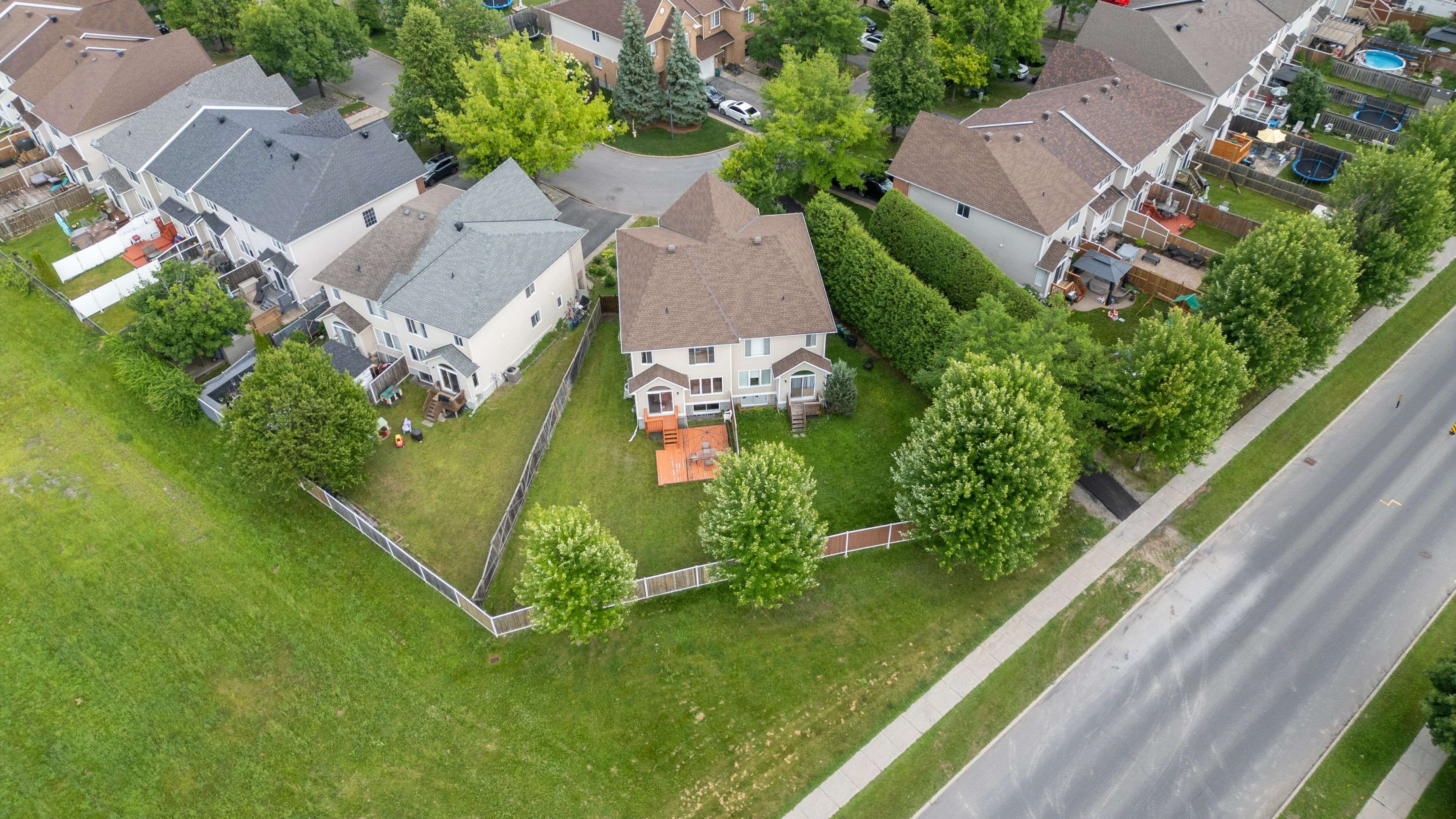 Orleans - Cumberland And Area, ON K4A 4V8,732 Carmella CRES