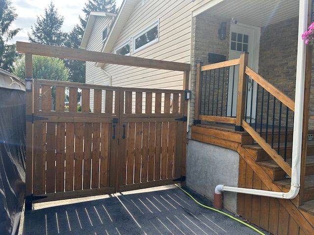 St. Catharines, ON L2N 5X7,22 OAKMEADOW PL