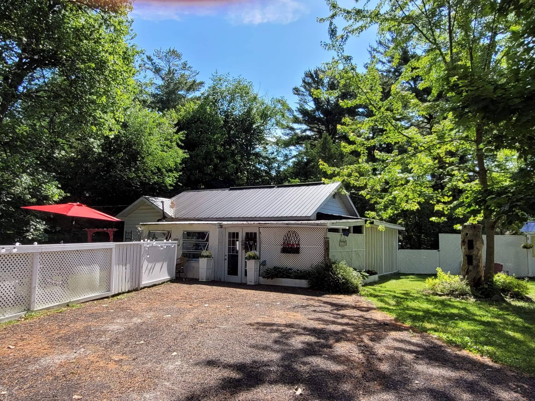 Kawartha Lakes, ON K0M 1A0,8 Parkhill DR