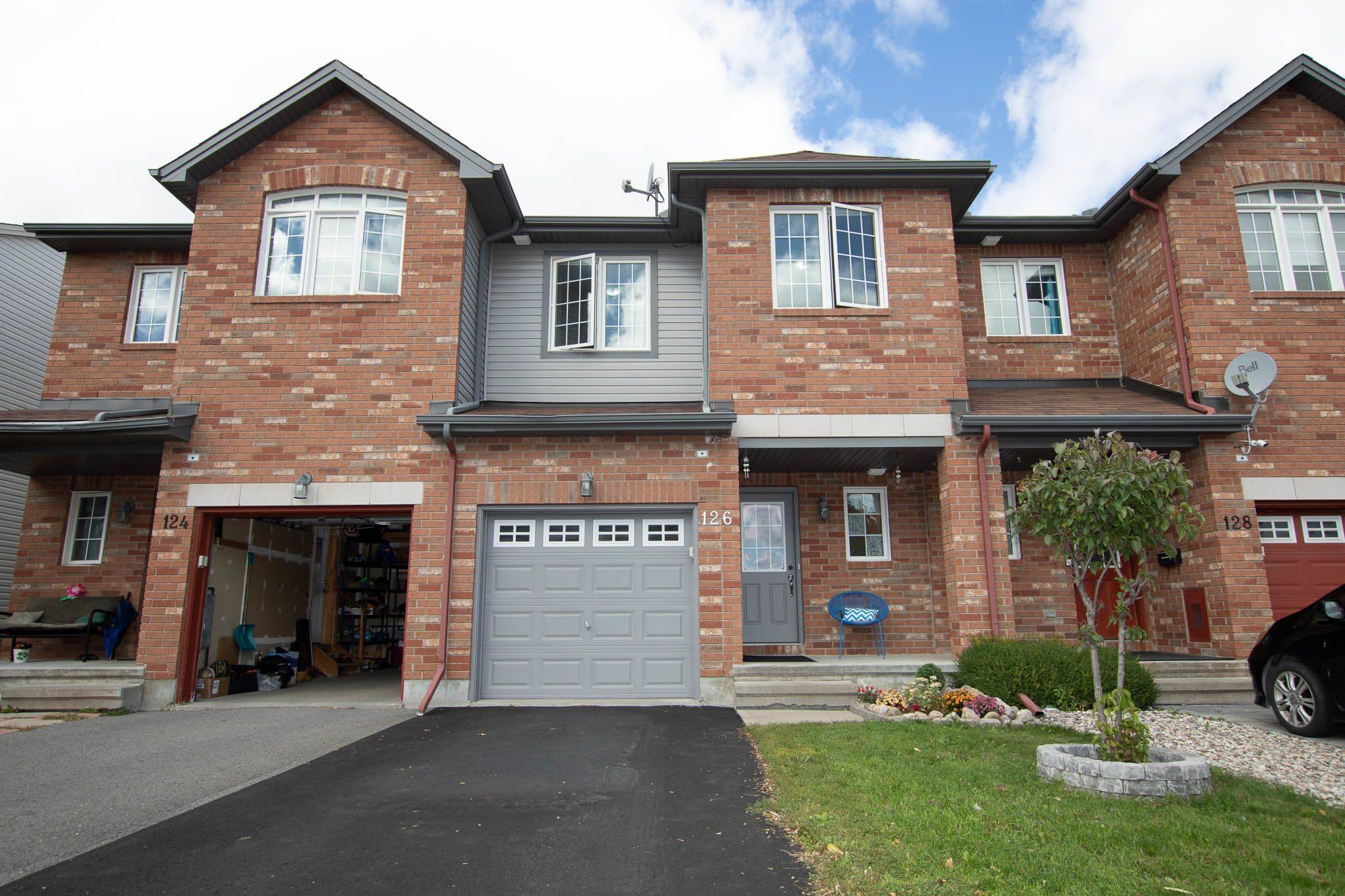 126 Lokoya ST, Kanata, ON K2S 0J4