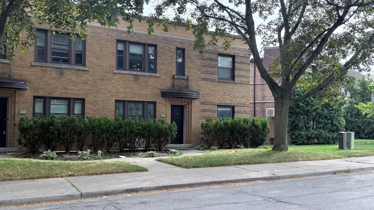 Toronto C04, ON M4R 1R8,109 Chatsworth DR #Main