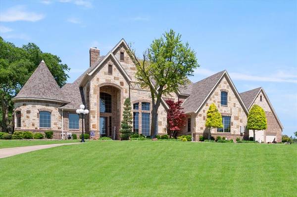 8300 Deerwood Forest Drive, Fort Worth, TX 76126