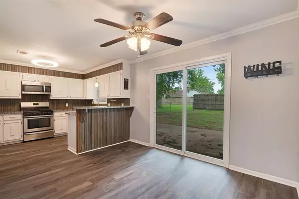Bonham, TX 75418,2004 Blue Bird Circle