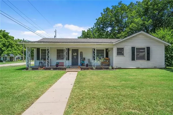 Valley Mills, TX 76689,101 Easy Street