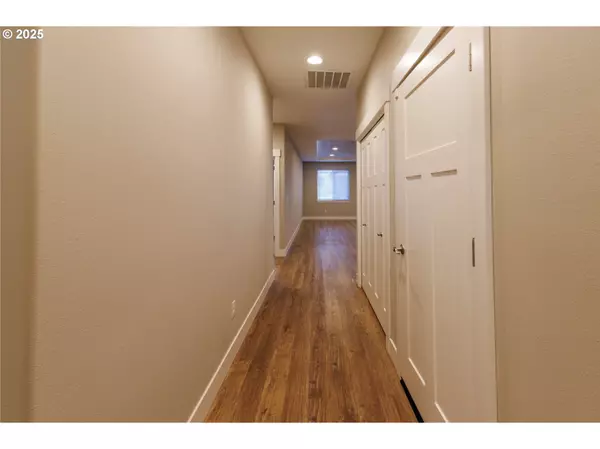 Salem, OR 97304,1032 /1030 NW ARTHUR WAY