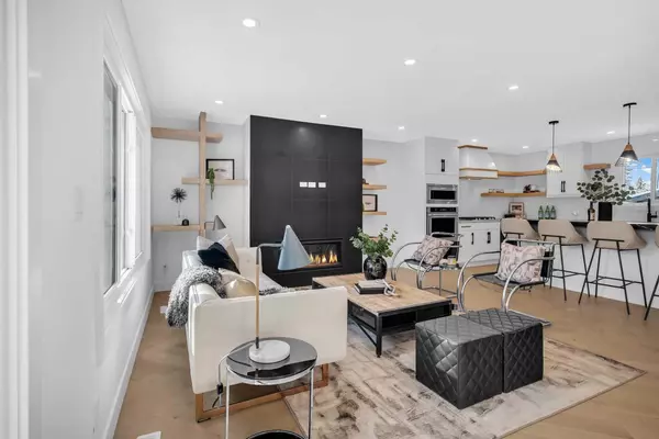 Calgary, AB T3E 5Z6,3623 Logan CRES SW