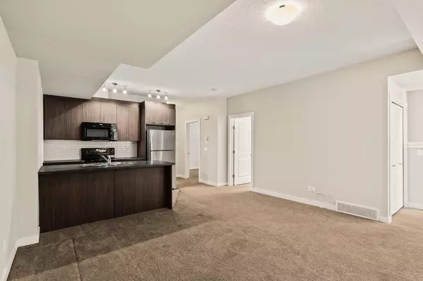 Chestermere, AB T1X0P6,300 Marina DR #212